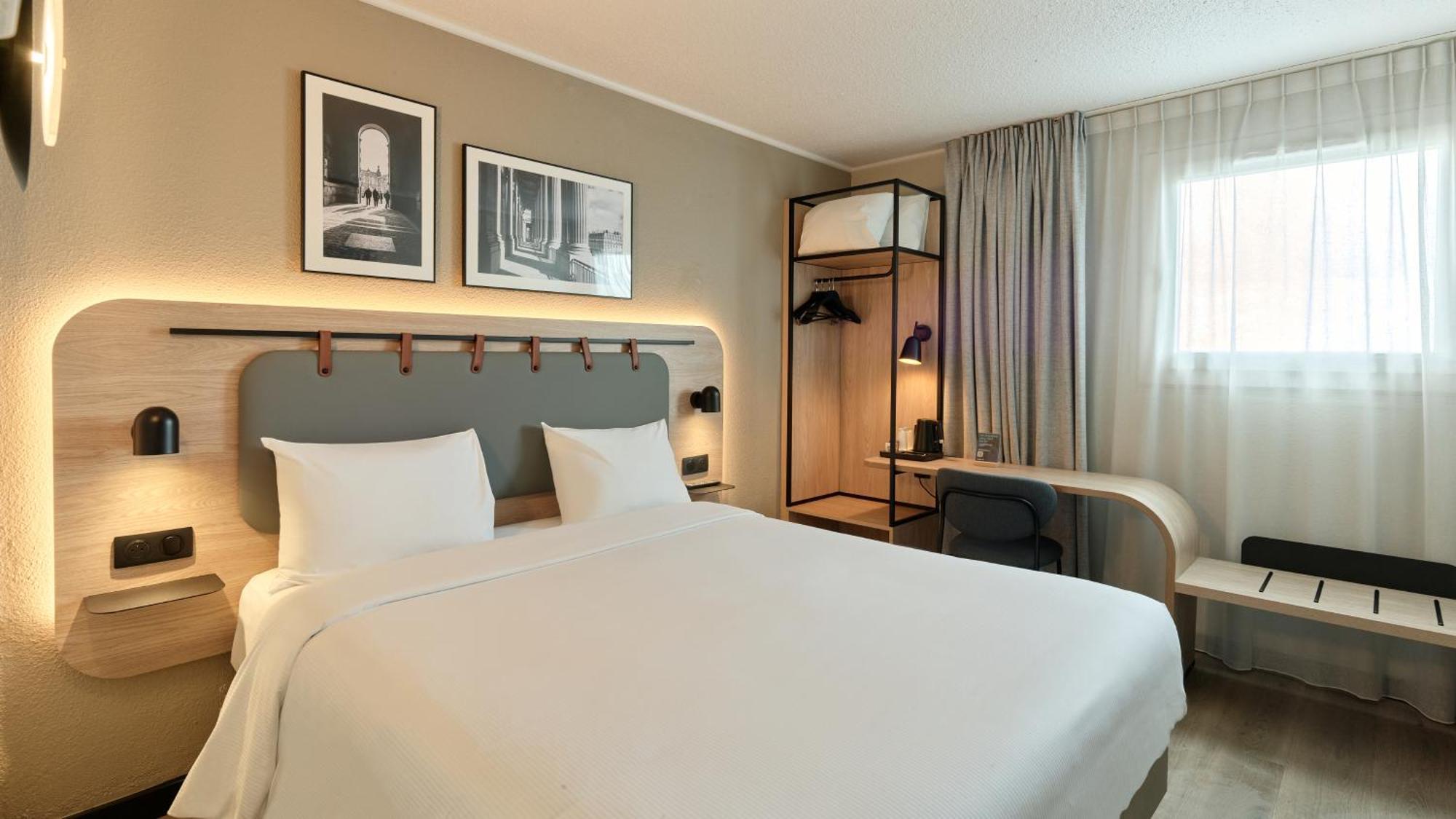 Standard Queen Room