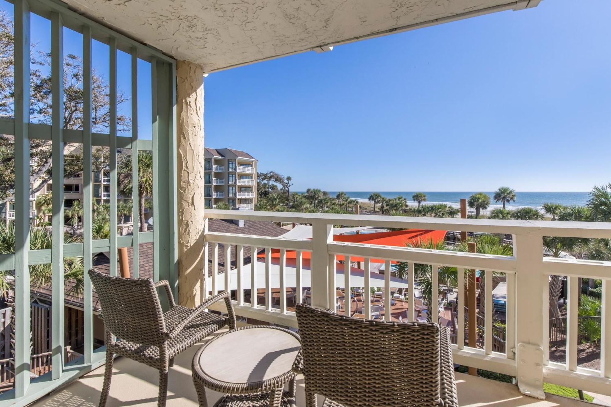 Partial Ocean View Studio Suite – 1 King Bed