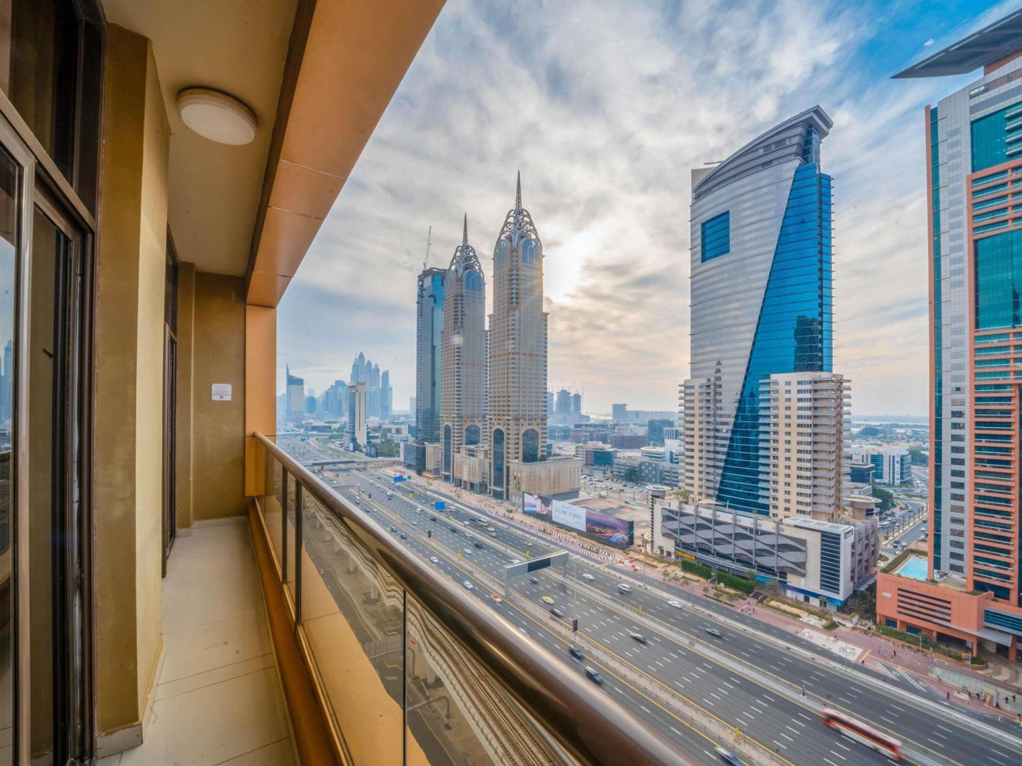 One-Bedroom Apartment City View King OR Twin Next to Metro Station