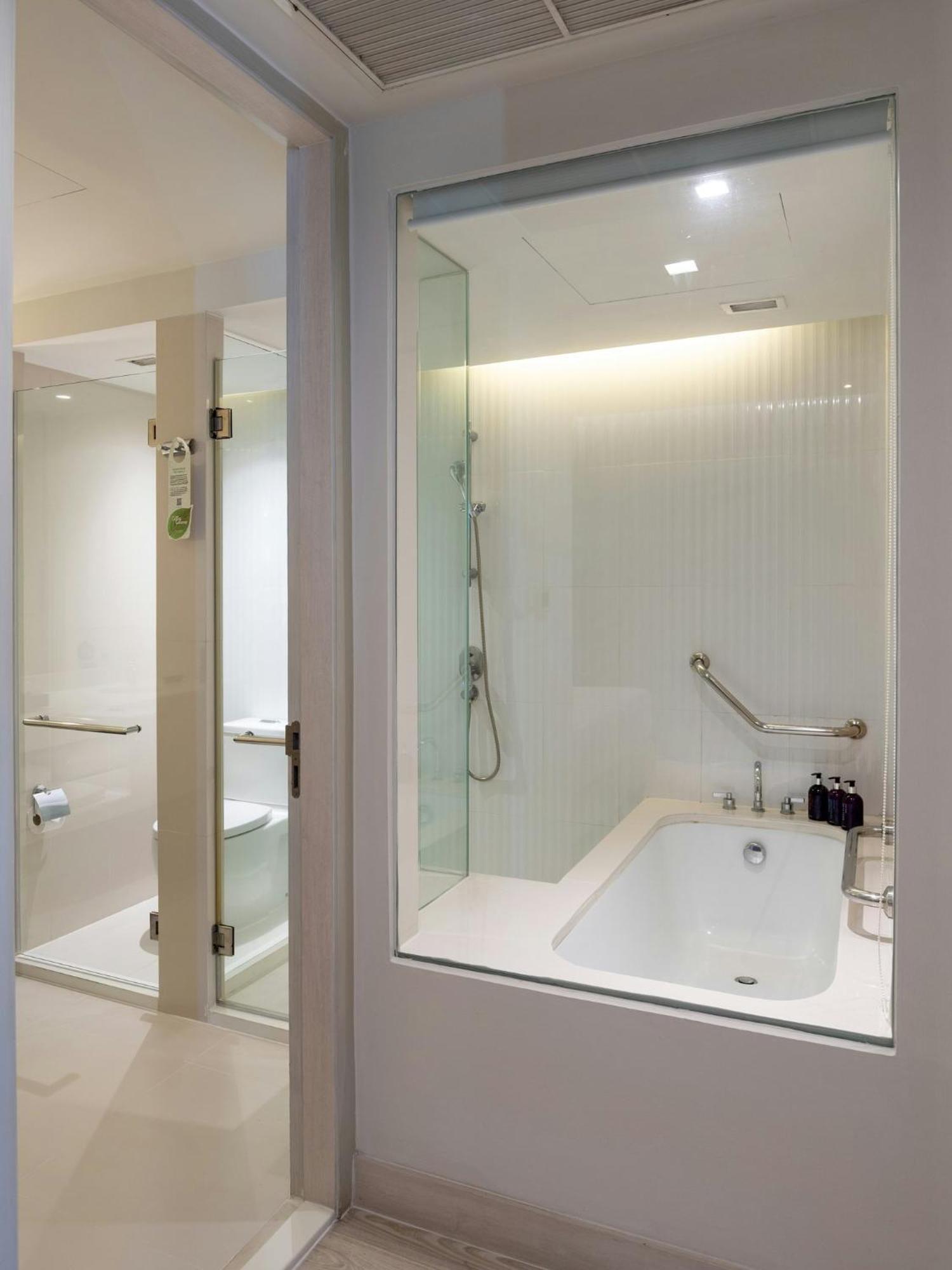 Deluxe One-Bedroom Suite