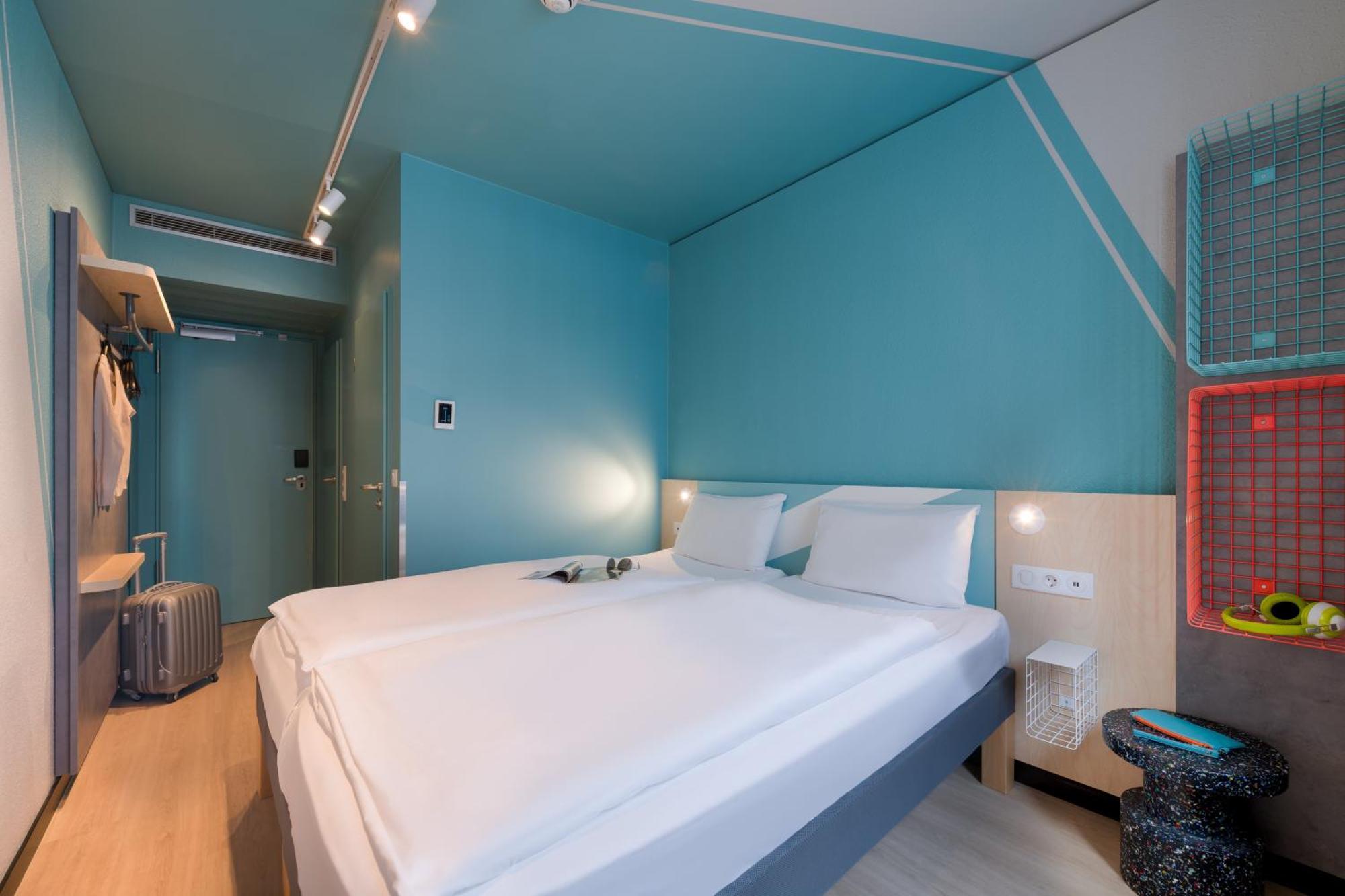 small twin room