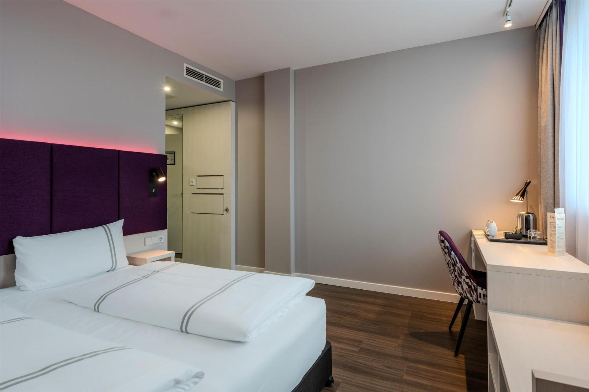 Double Room barrier