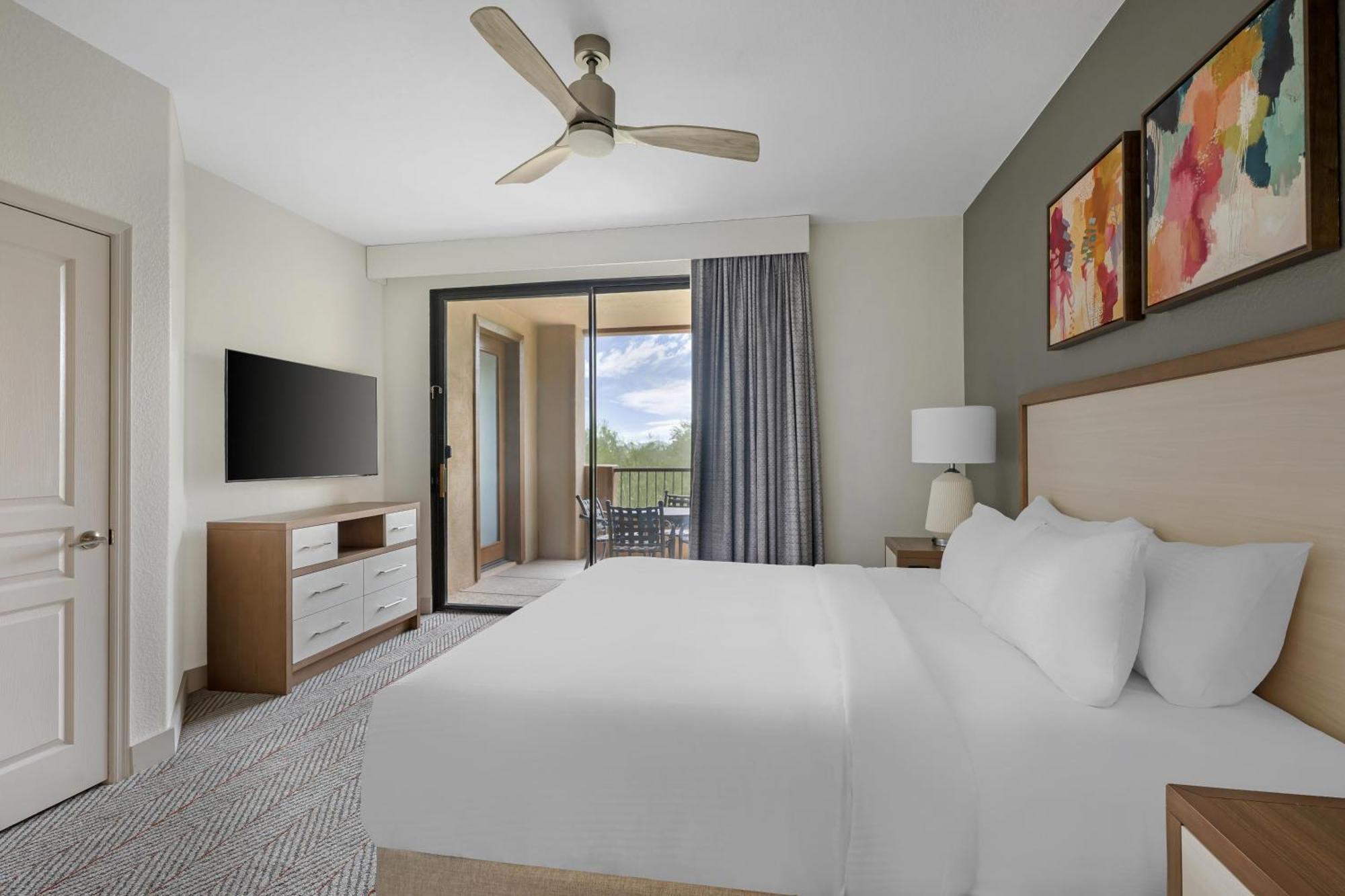 Two-Bedroom Suite Accessible Tub