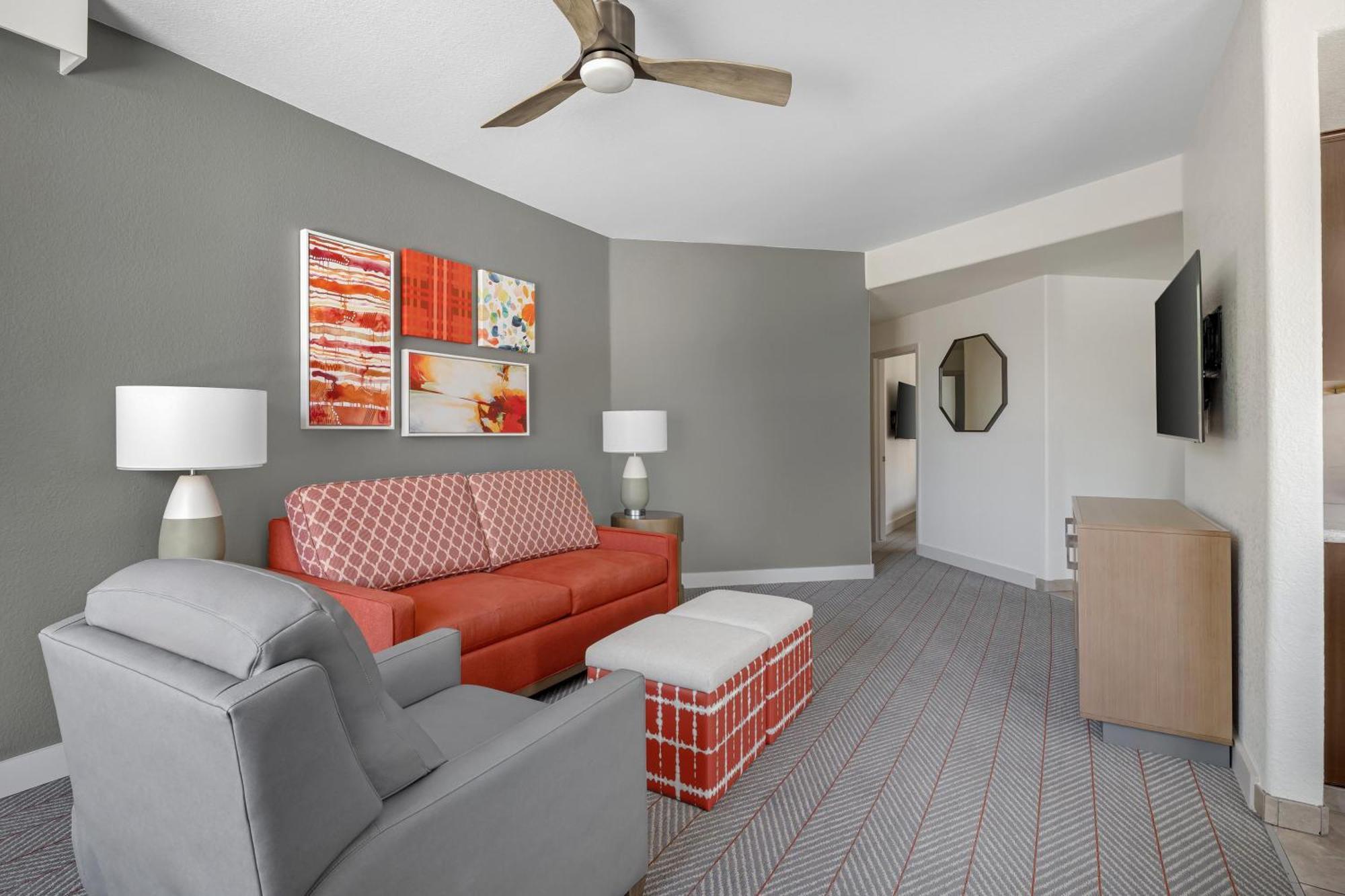 3 BEDROOM 1 KING 2 QUEENS SUITE SOFABED
