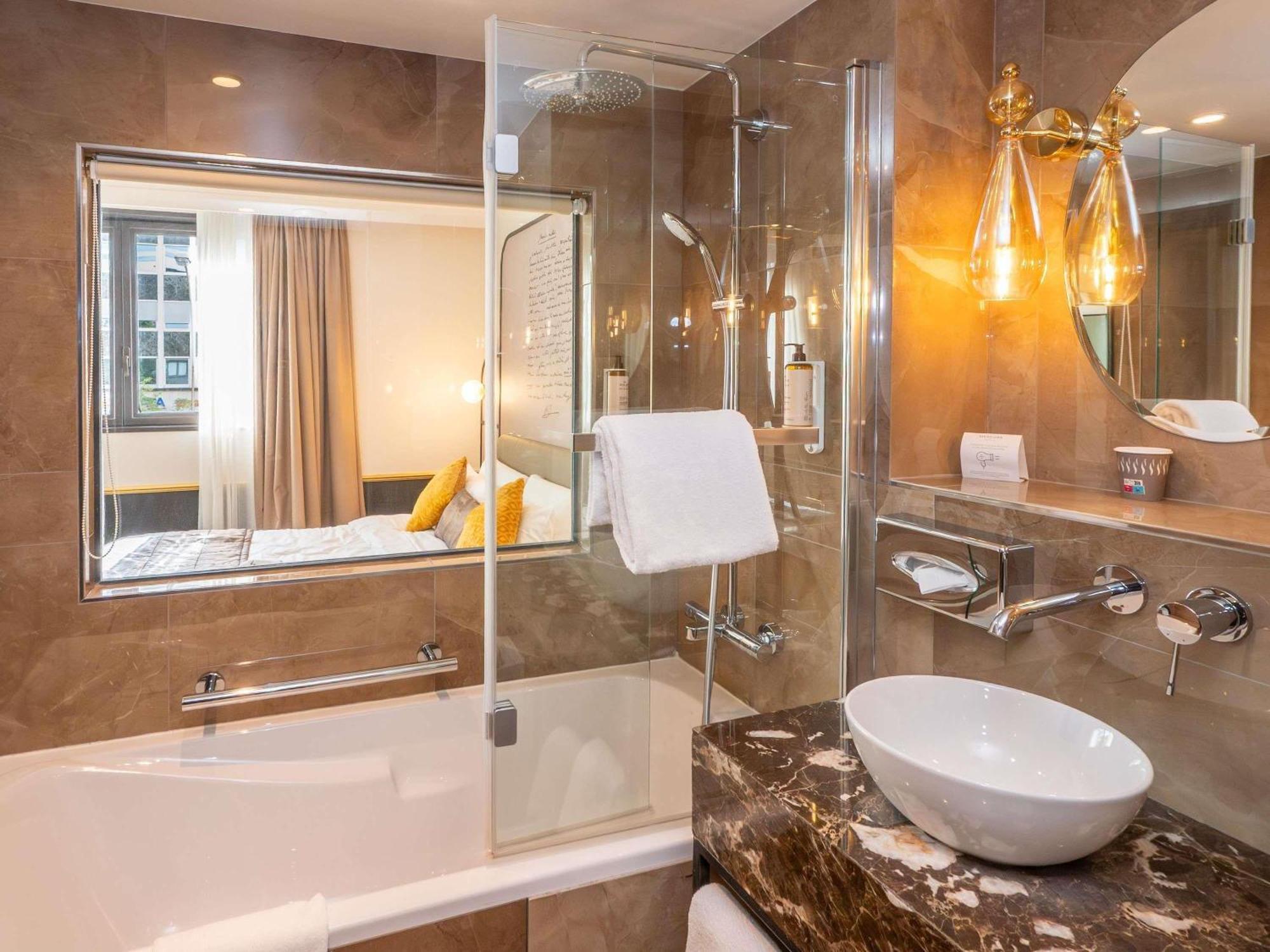 Privilege Double Room One Double One Single Bed