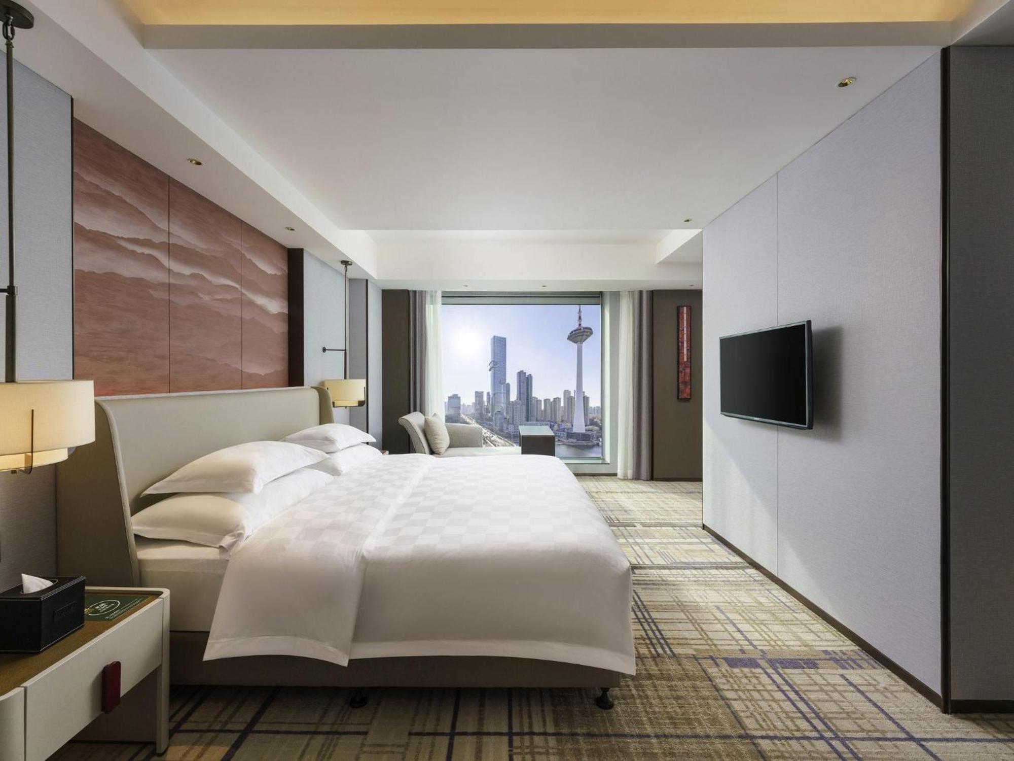 Swissotel Signature Room One King Bed Lake City View