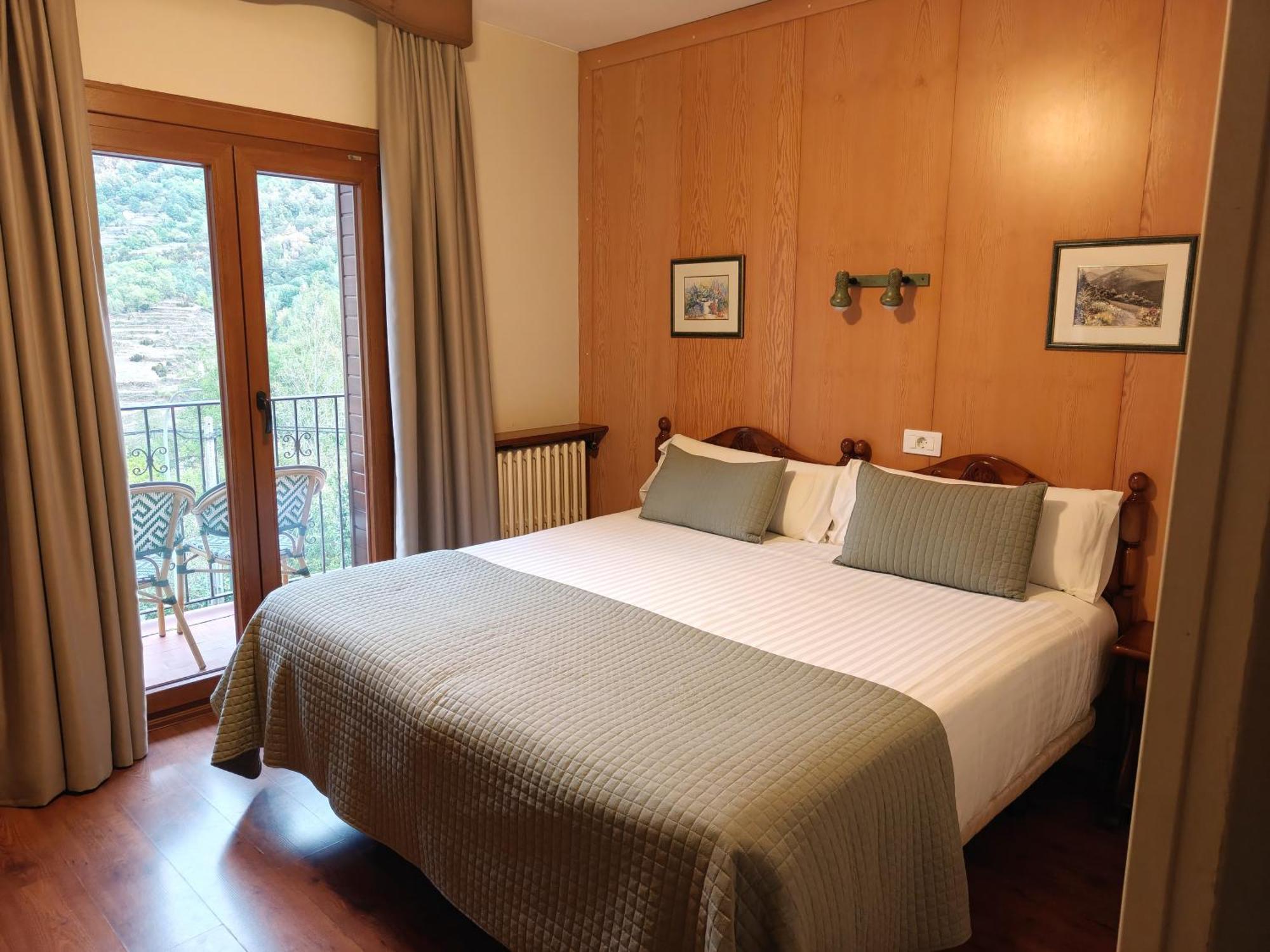 Double Room Terrace Mountain View