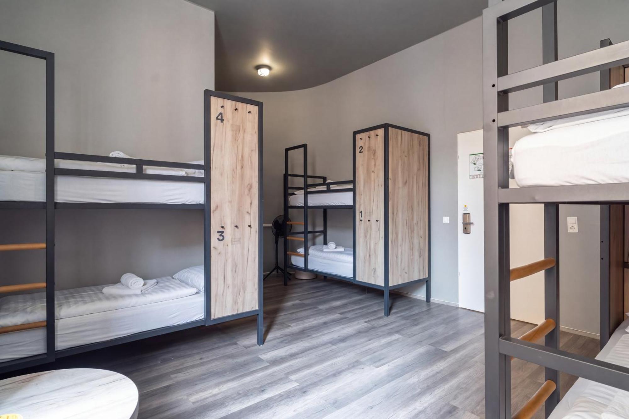 Bed 6-Bed Dormitory Room