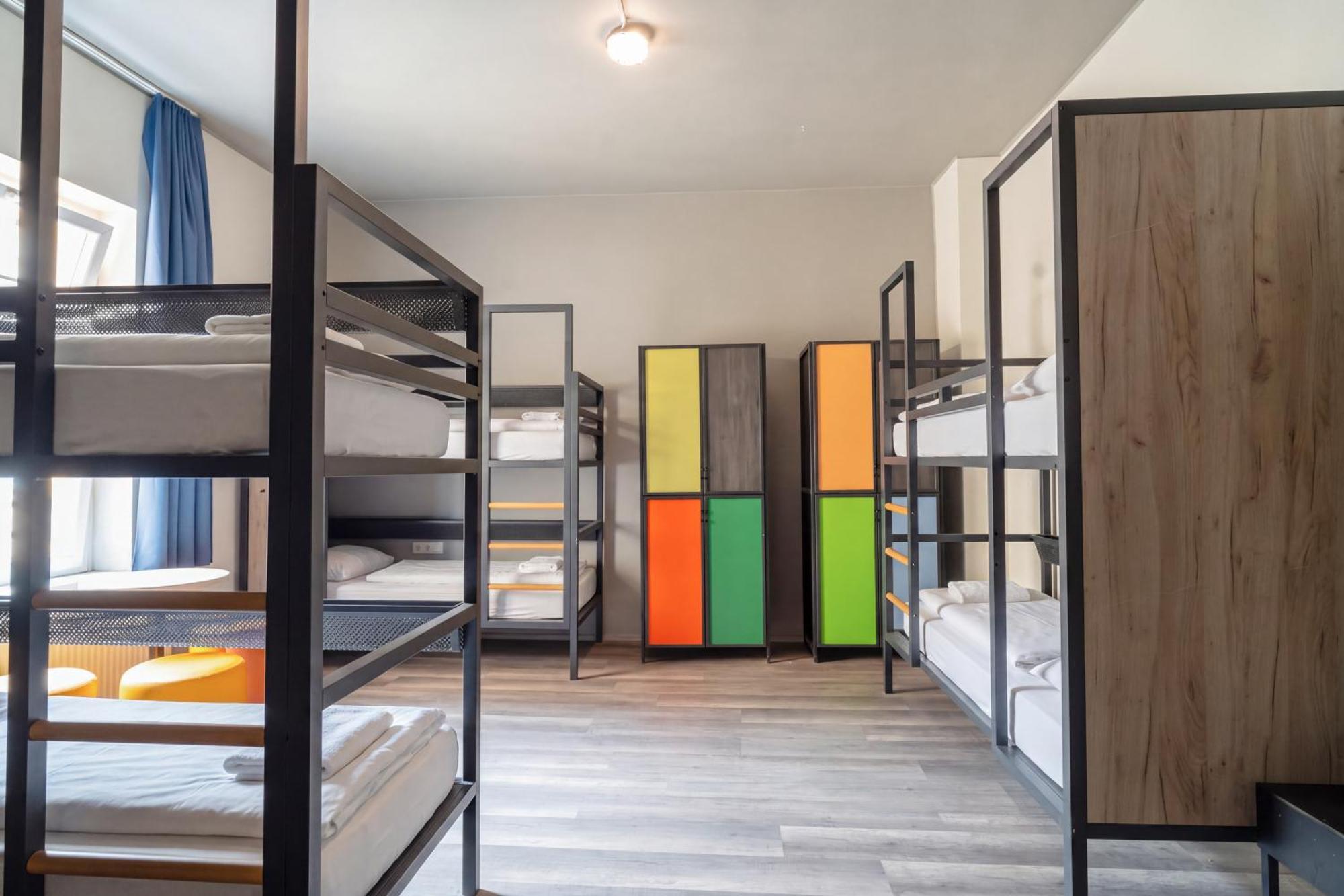 Bed 8-Bed Dormitory Room