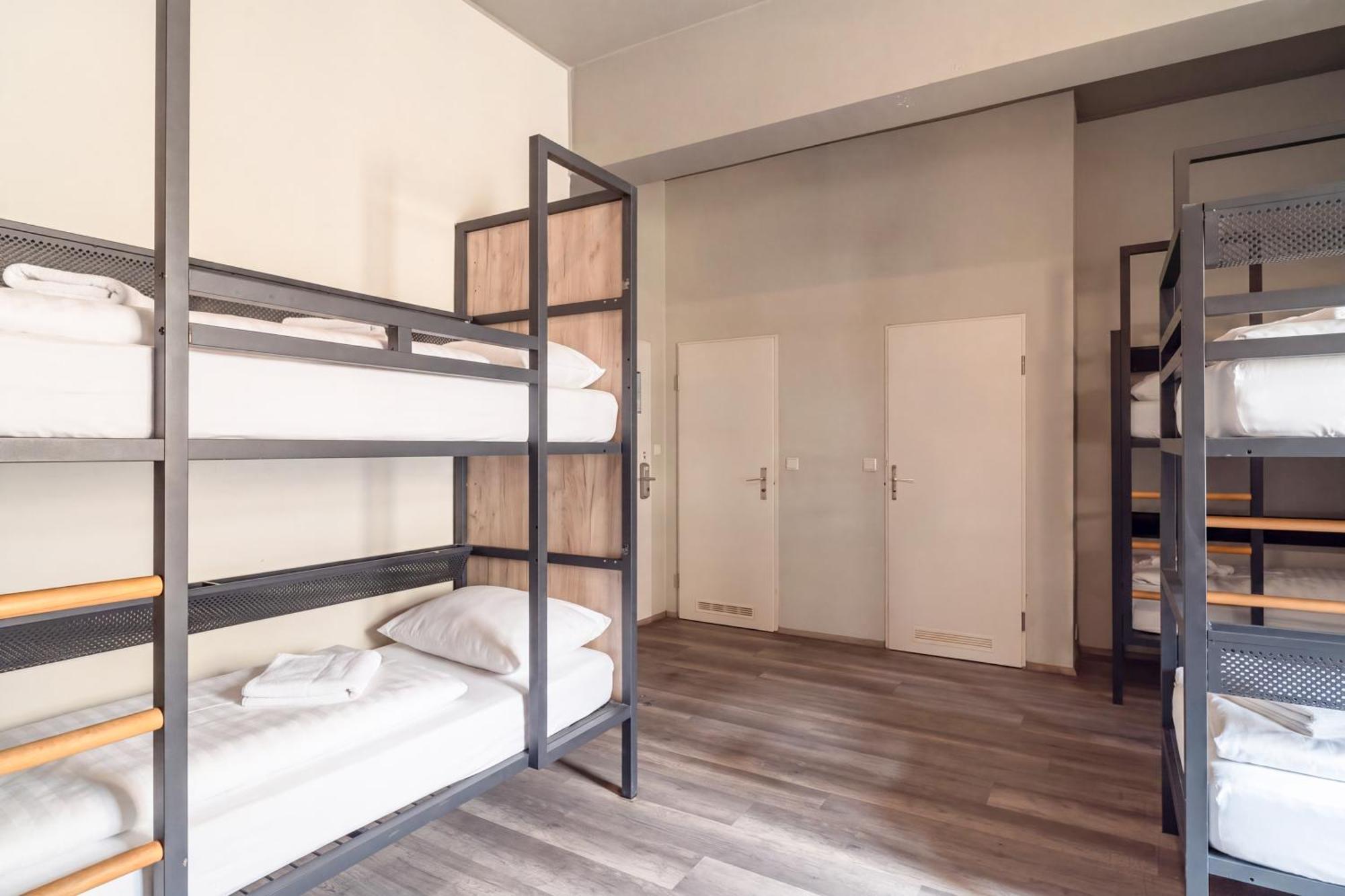 Bed 8-Bed Dormitory Room