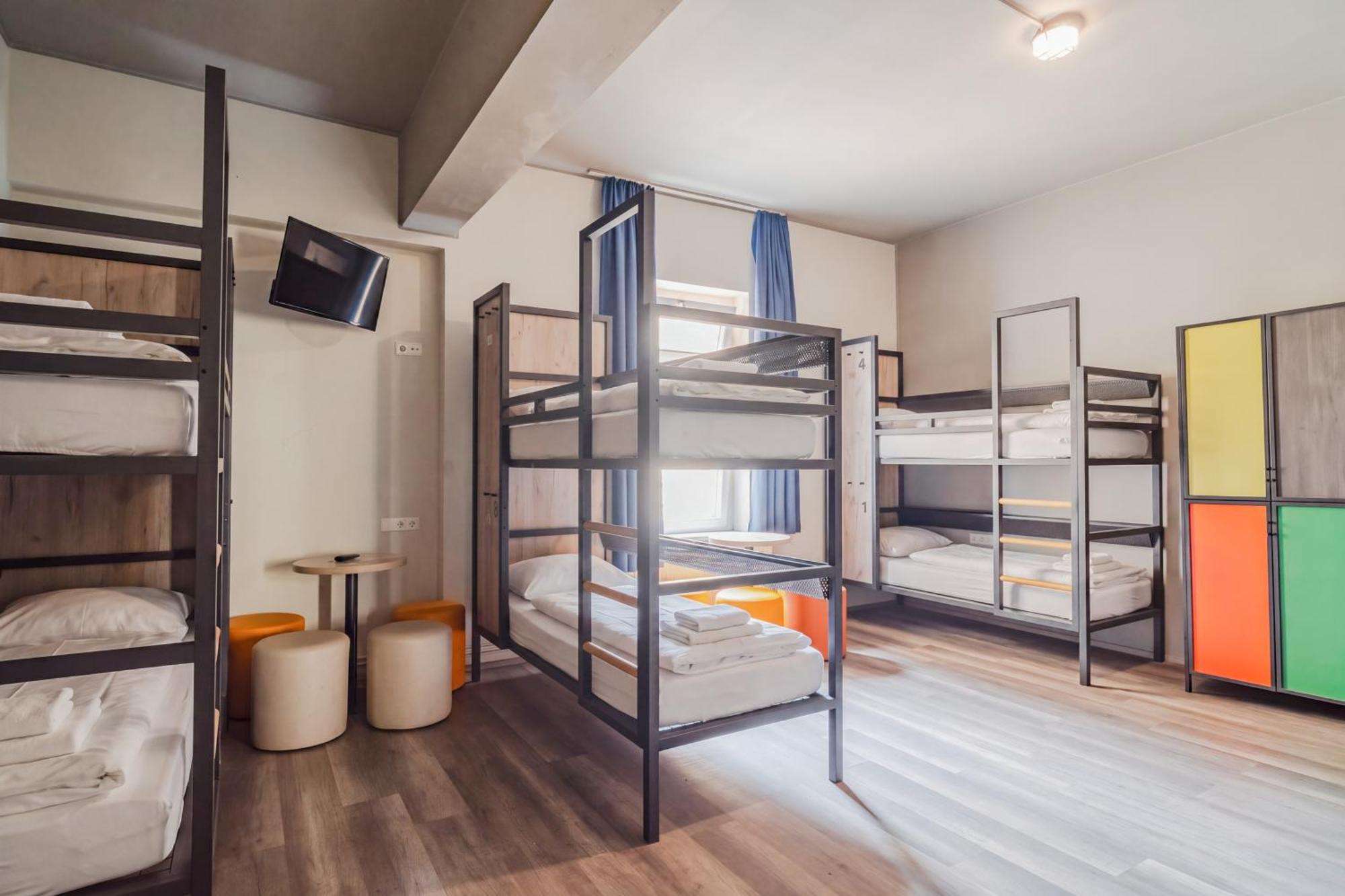 Bed 8-Bed Dormitory Room
