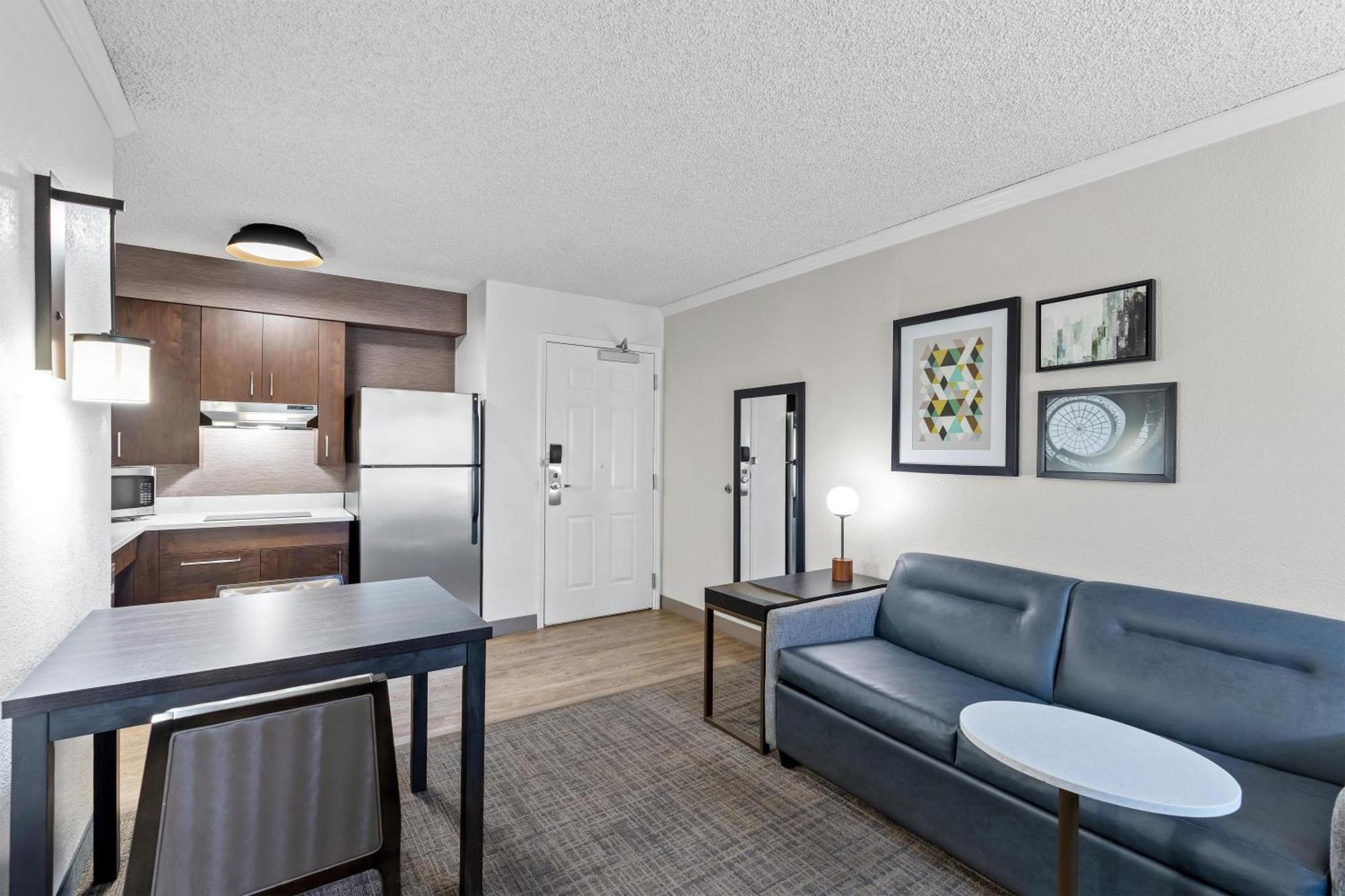 One Bedroom Suite Queen Hearing Accessible