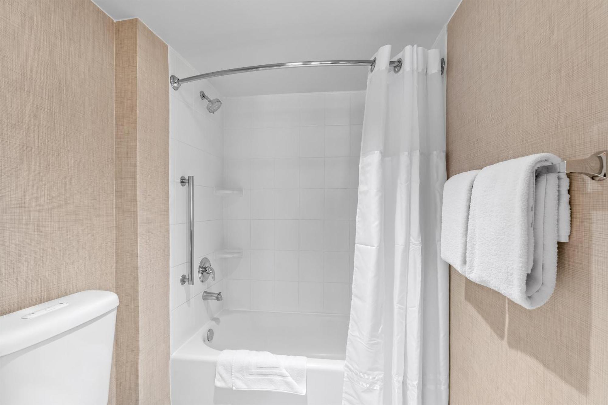 One Bedroom Suite Queen Hearing Accessible