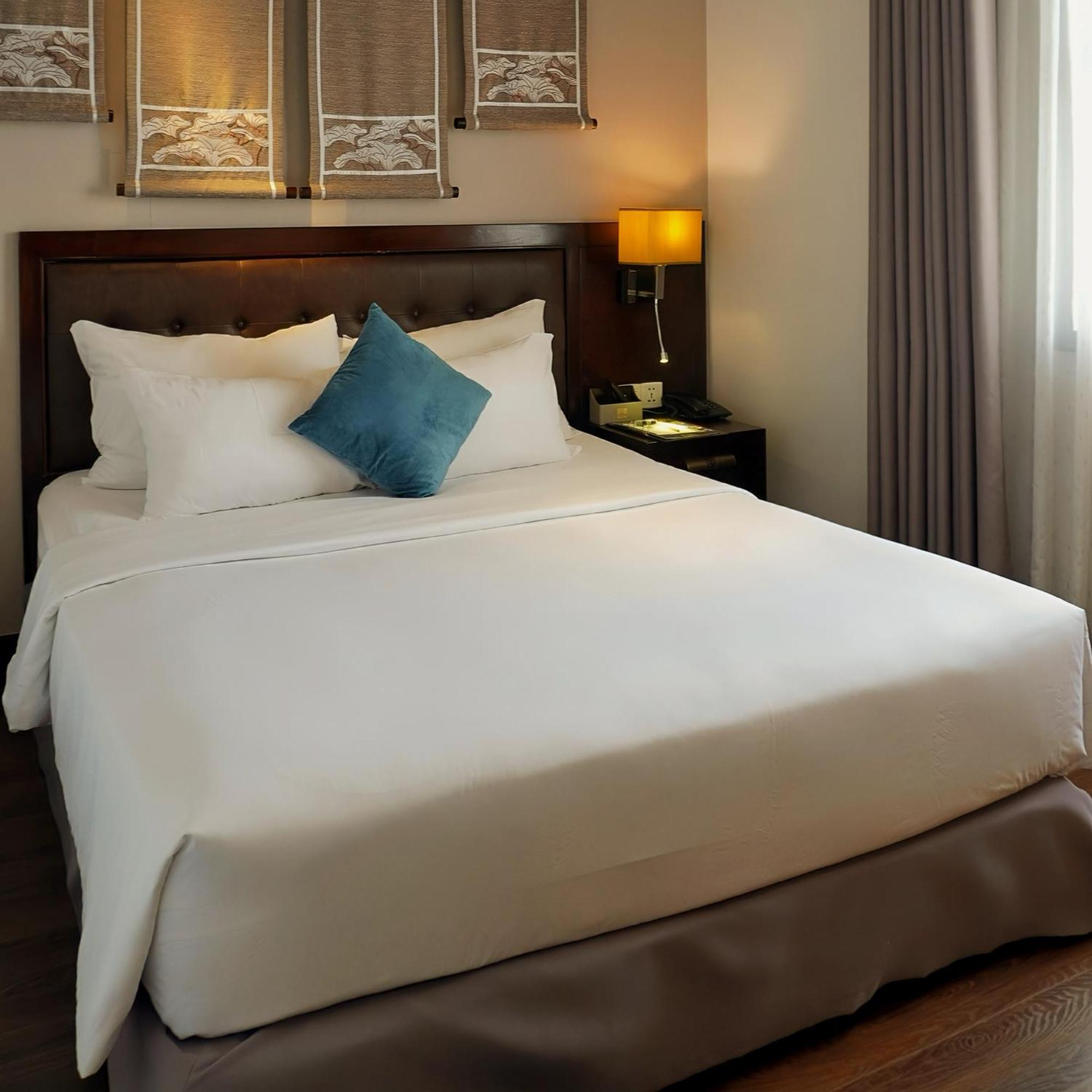Junior Deluxe Daily Minibar & 1 time Afternoon Tea