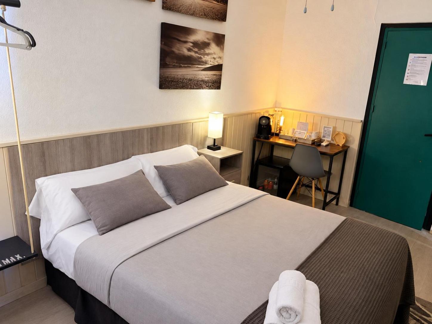 Double Room Private Bathroom