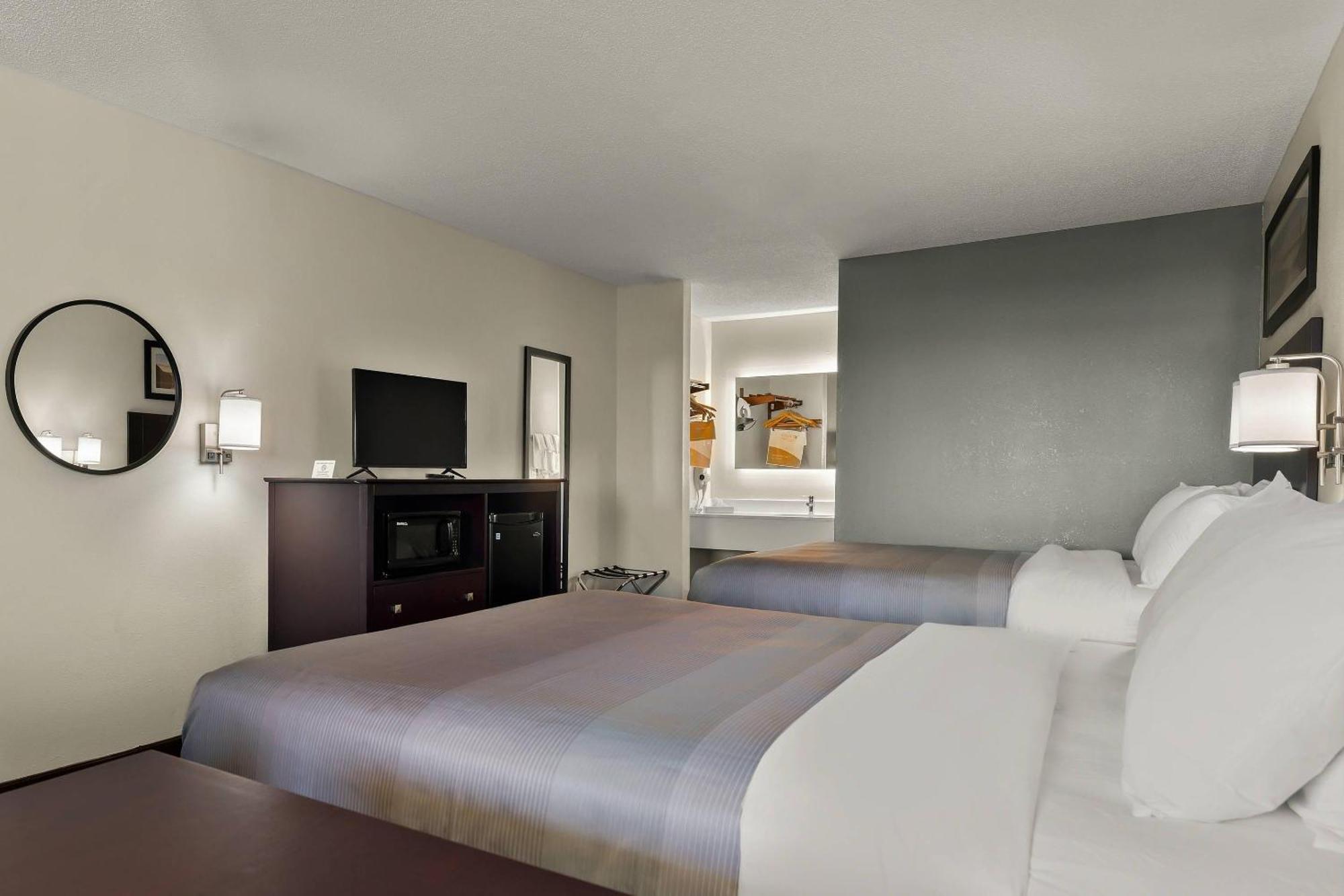 Queen Room Two Queen Beds Non-Smoking