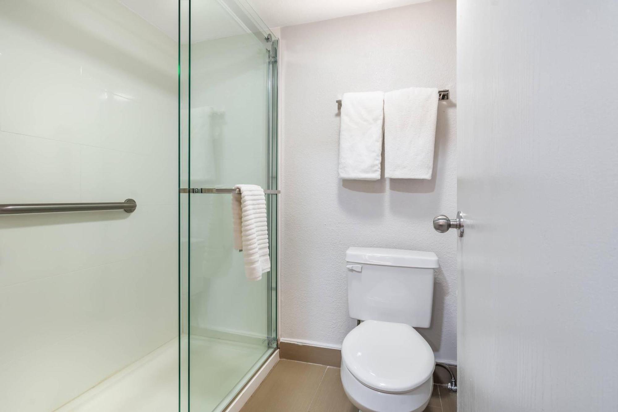 King Suite Spa Bath