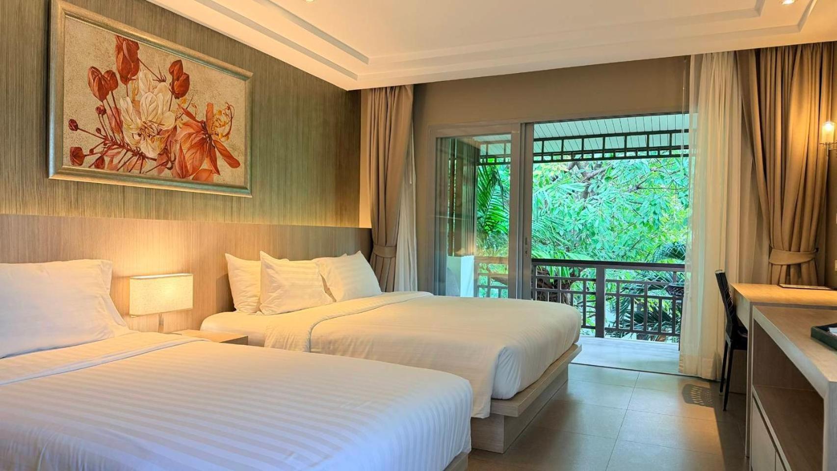 Deluxe Refresh Room