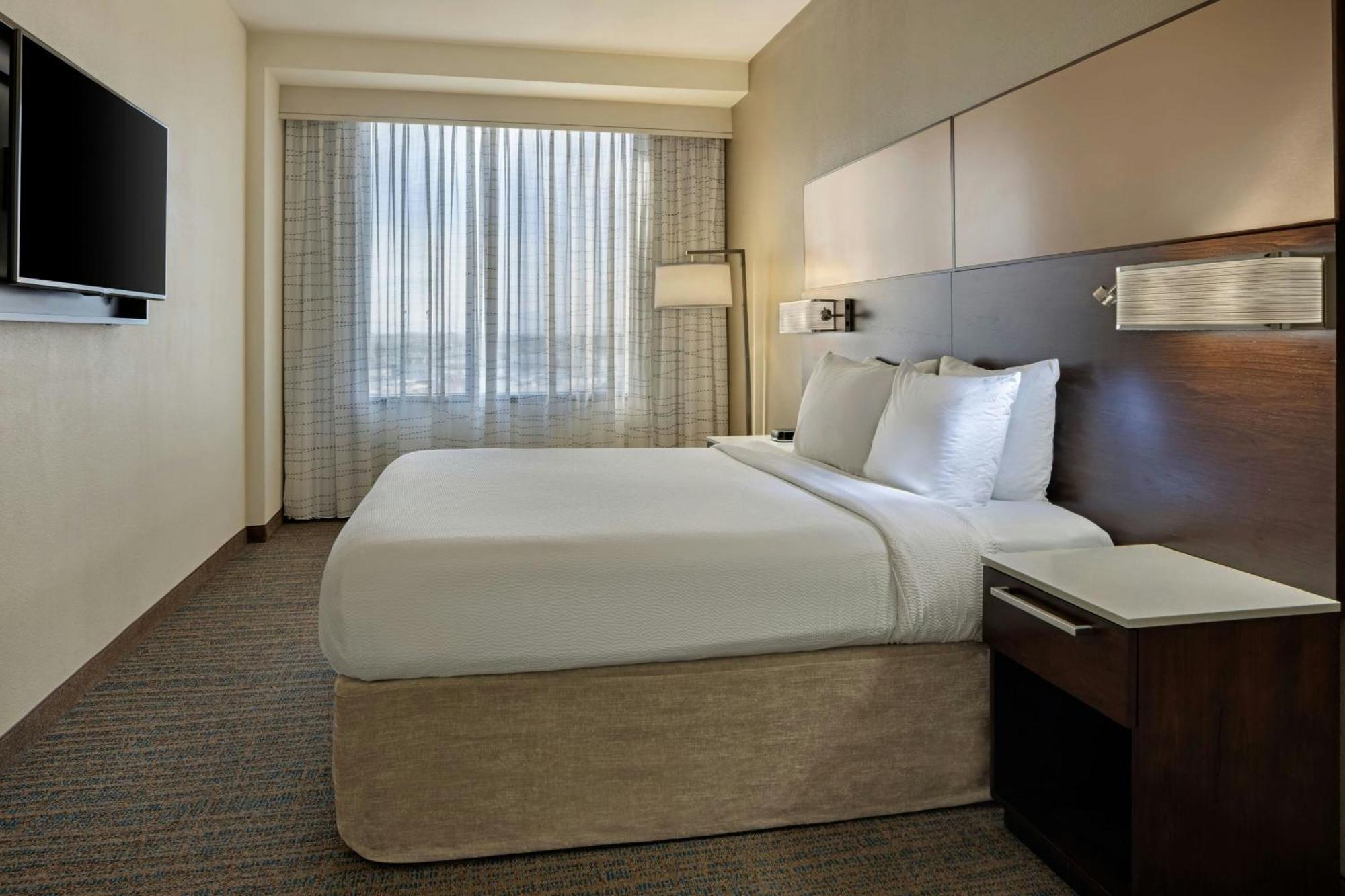 One-Bedroom King Suite