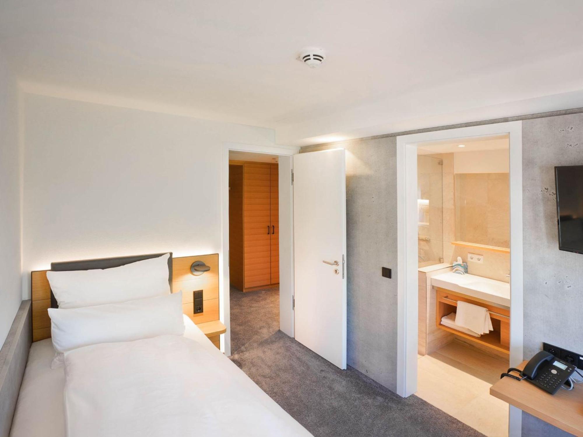 Basic Triple Room