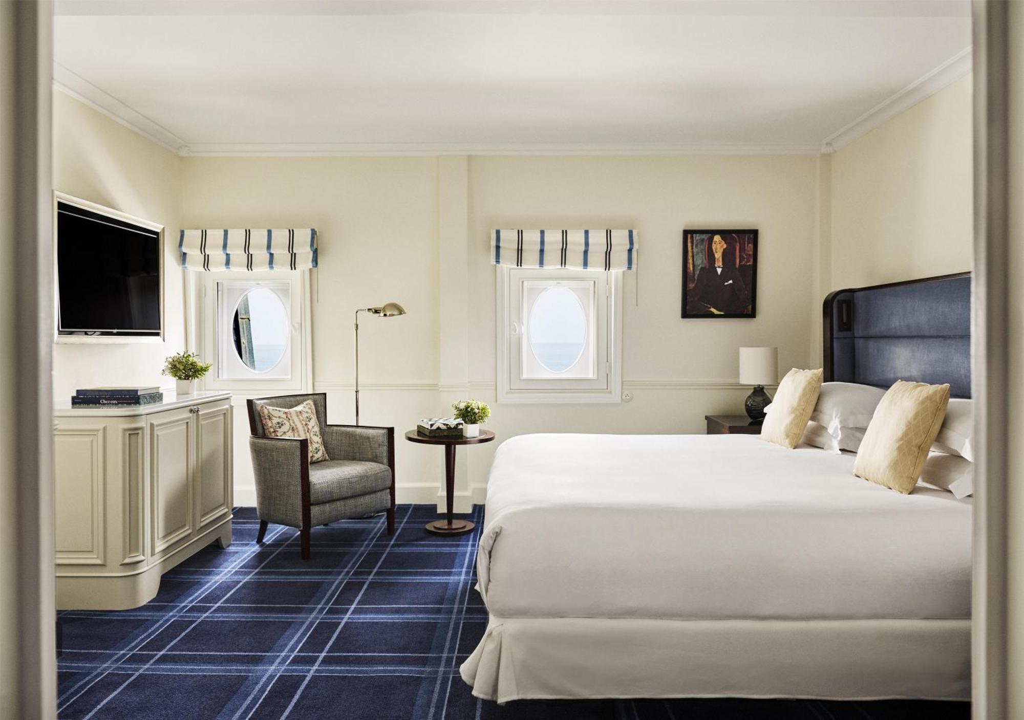 Deluxe King Room Cruise Liner
