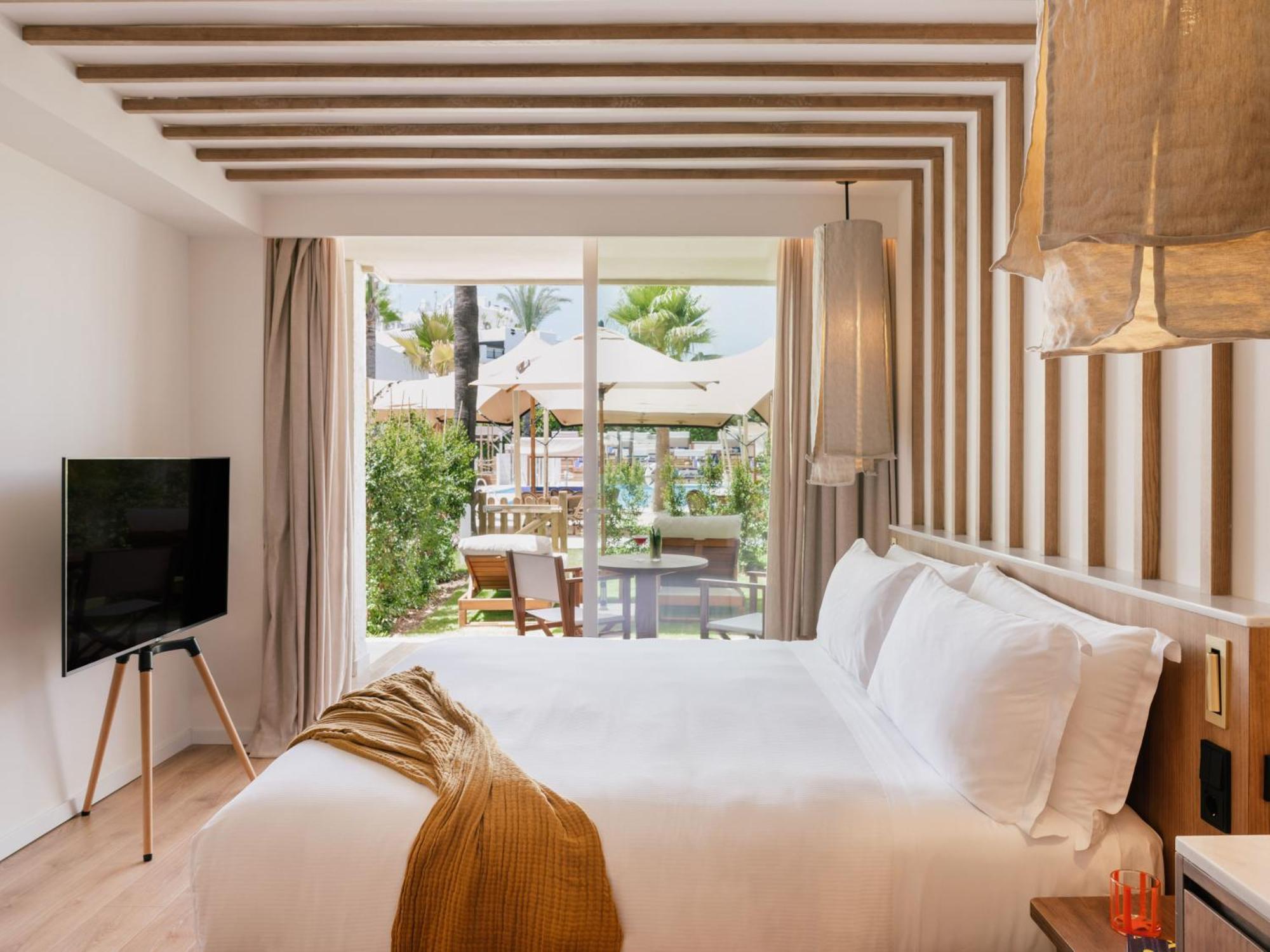 Extra ME Junior Suite Oasis Access