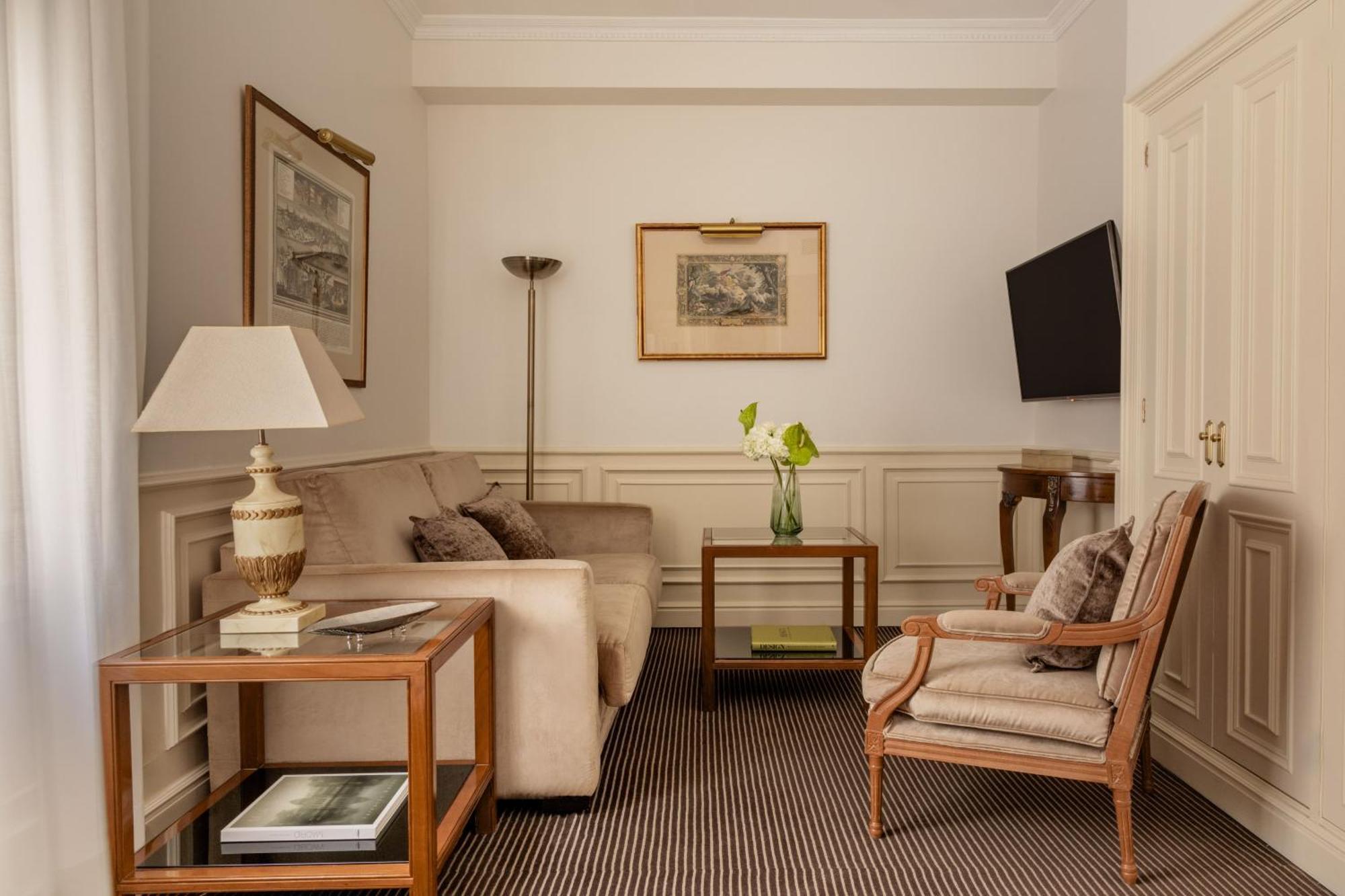 Supreme Family Room