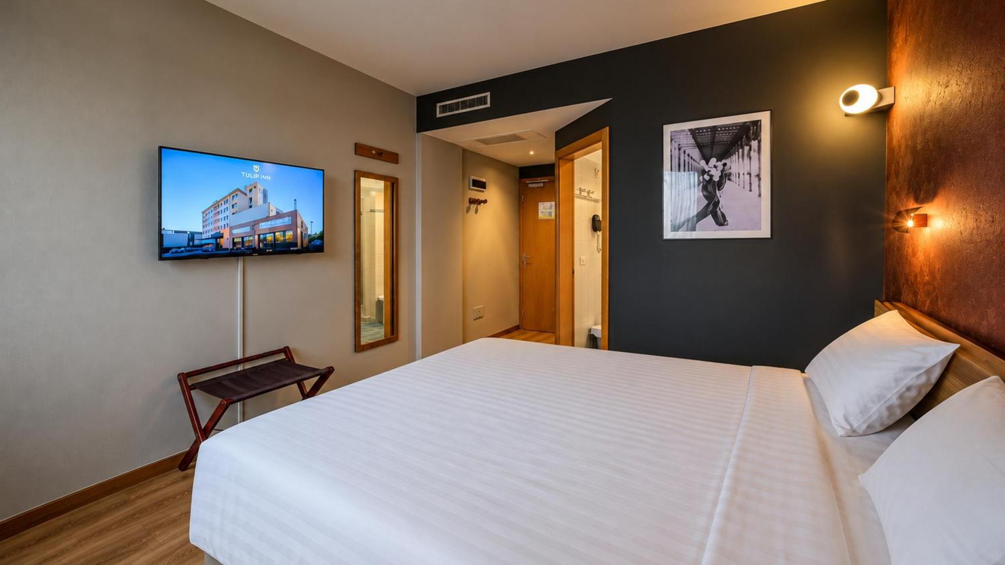 Standard Queen Room