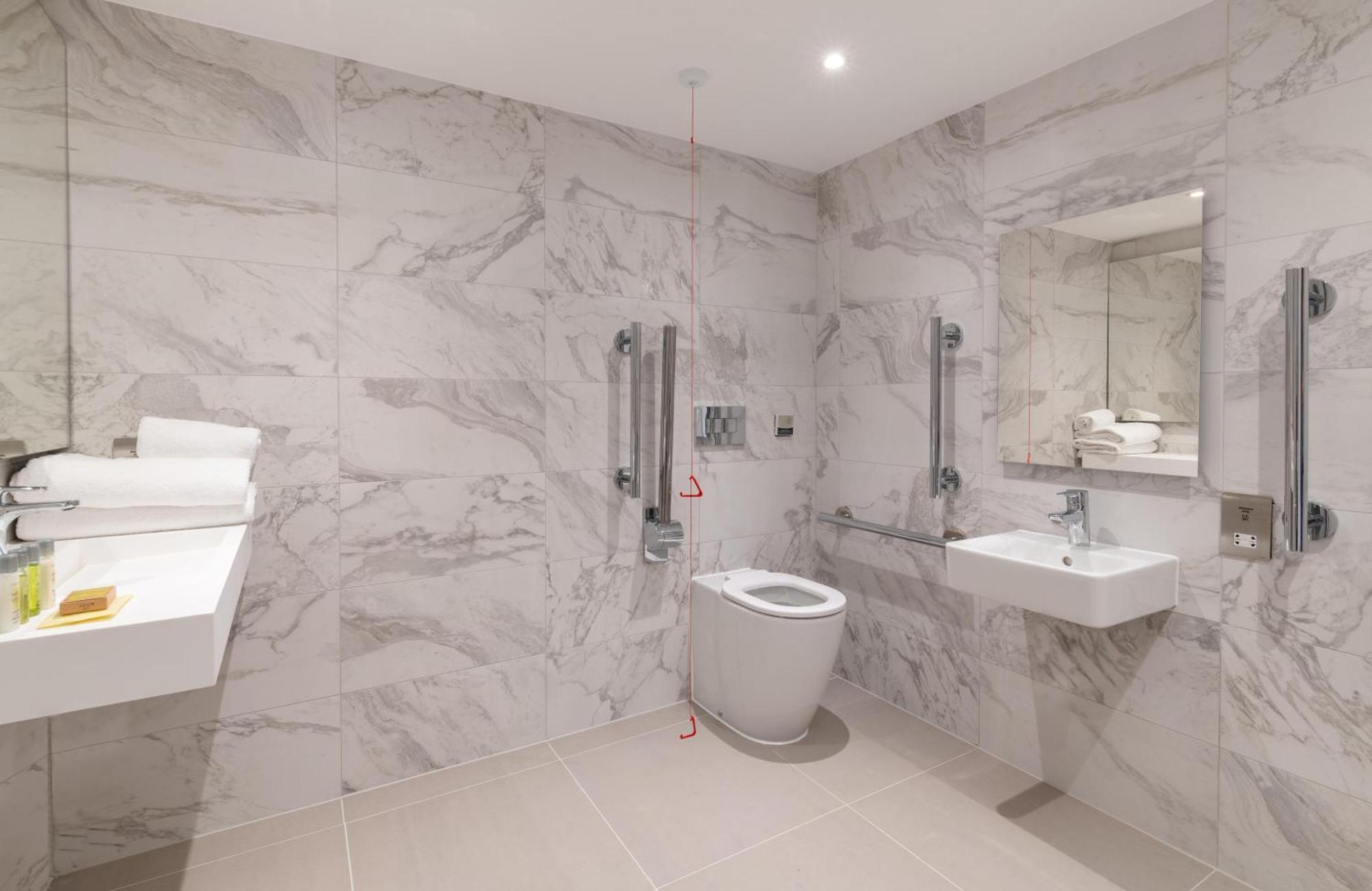Queen Room Mobility Access