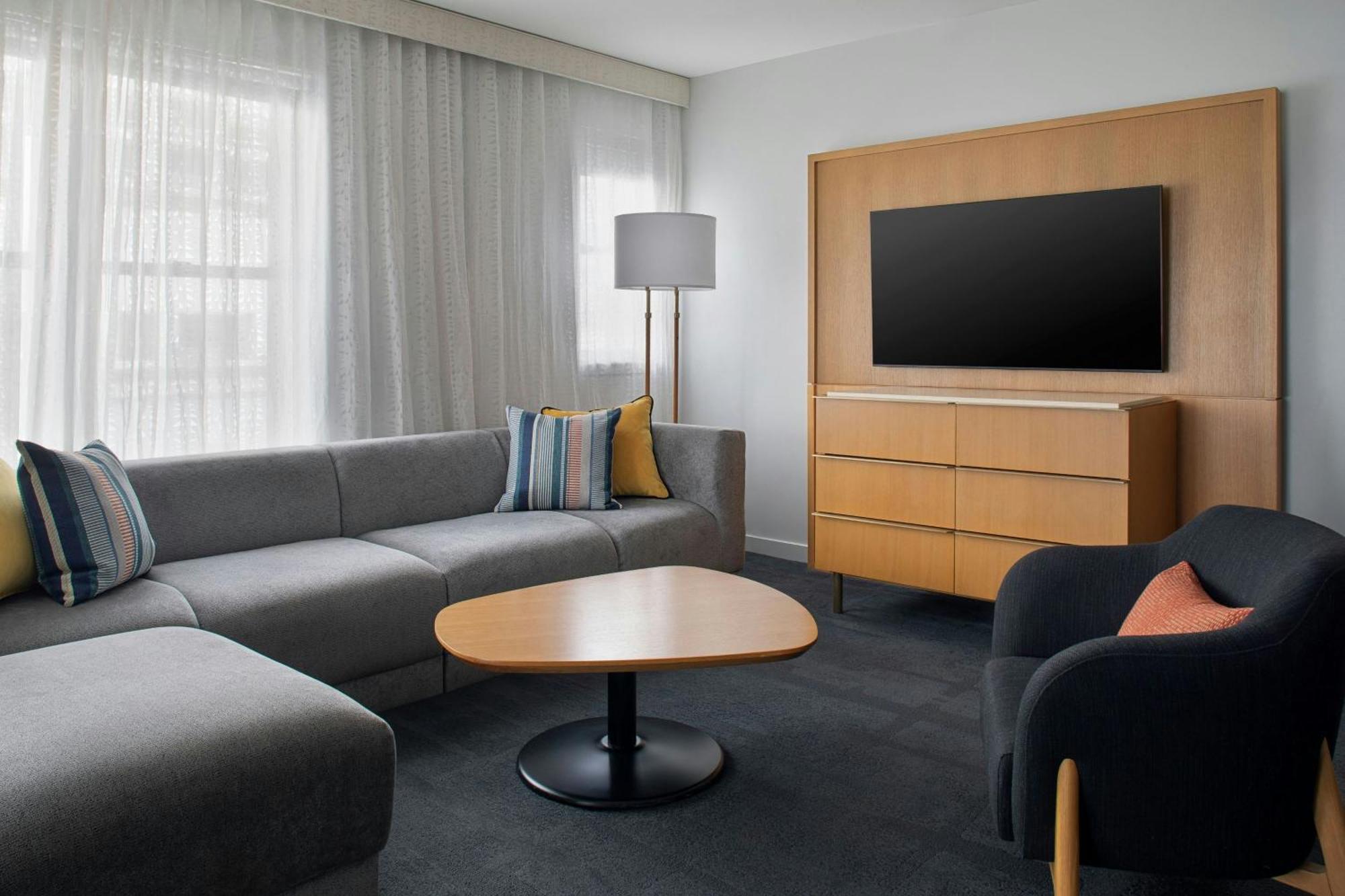One-Bedroom Corner King Suite