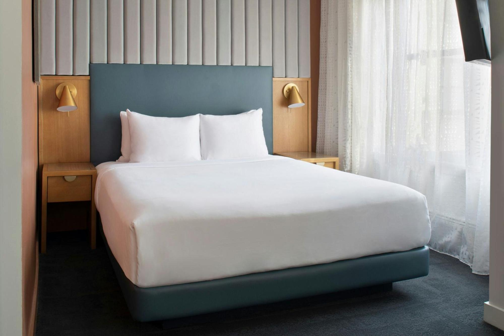 One-Bedroom Queen Suite