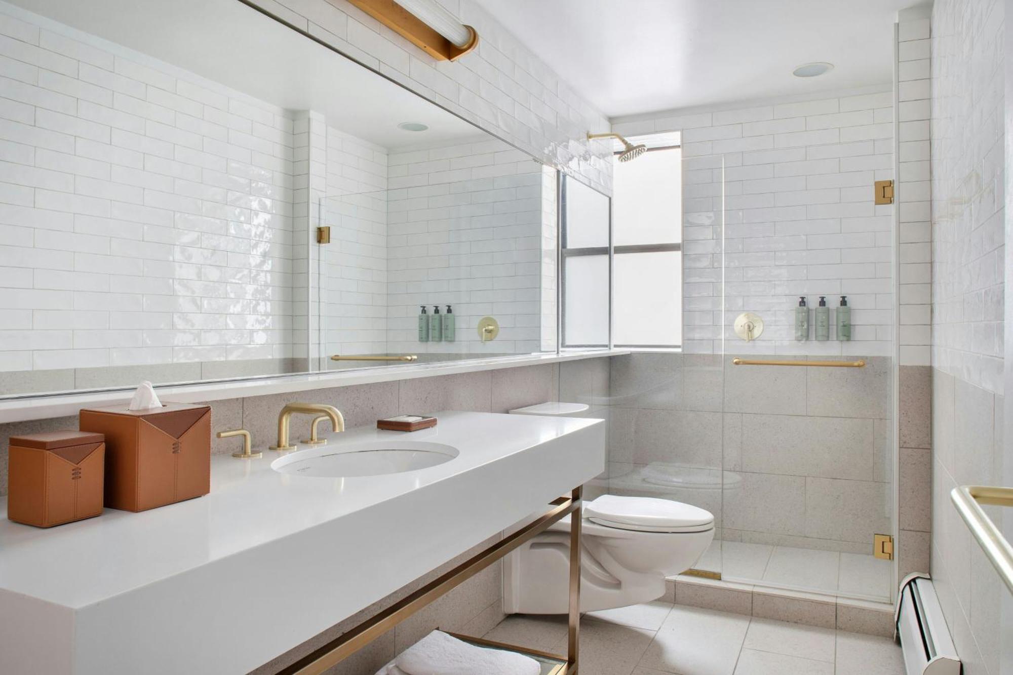 One-Bedroom Corner King Suite