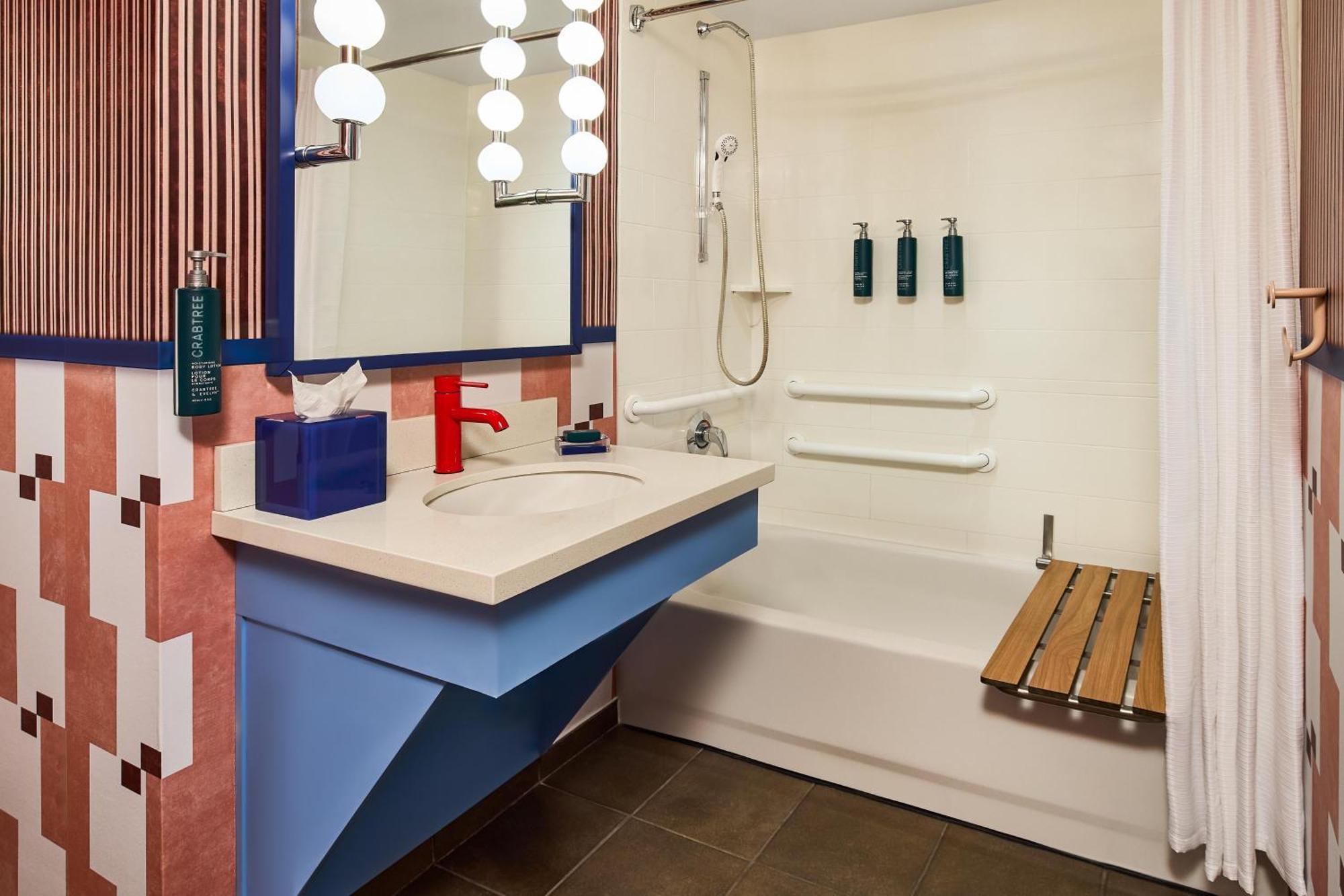 King Room Accessible Tub Mobility Hearing Access or Non-Smoking