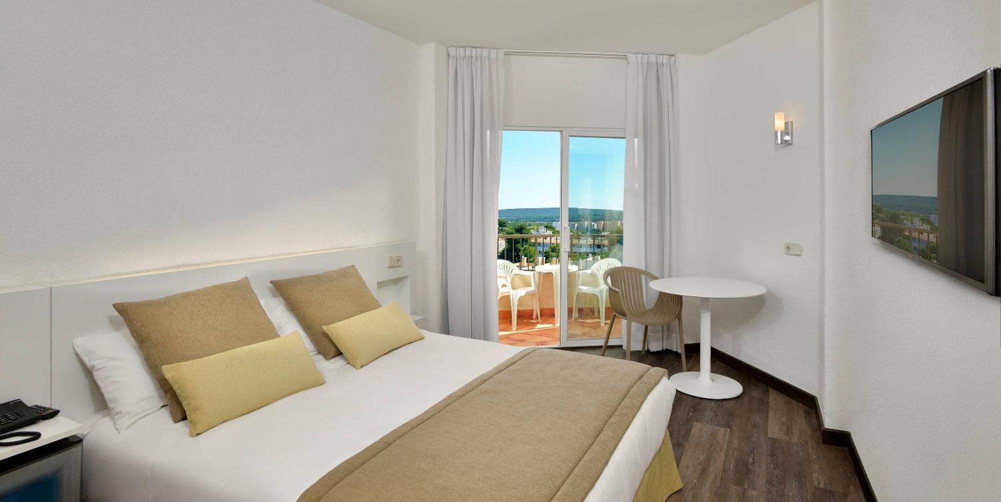 Sol Room Pool View