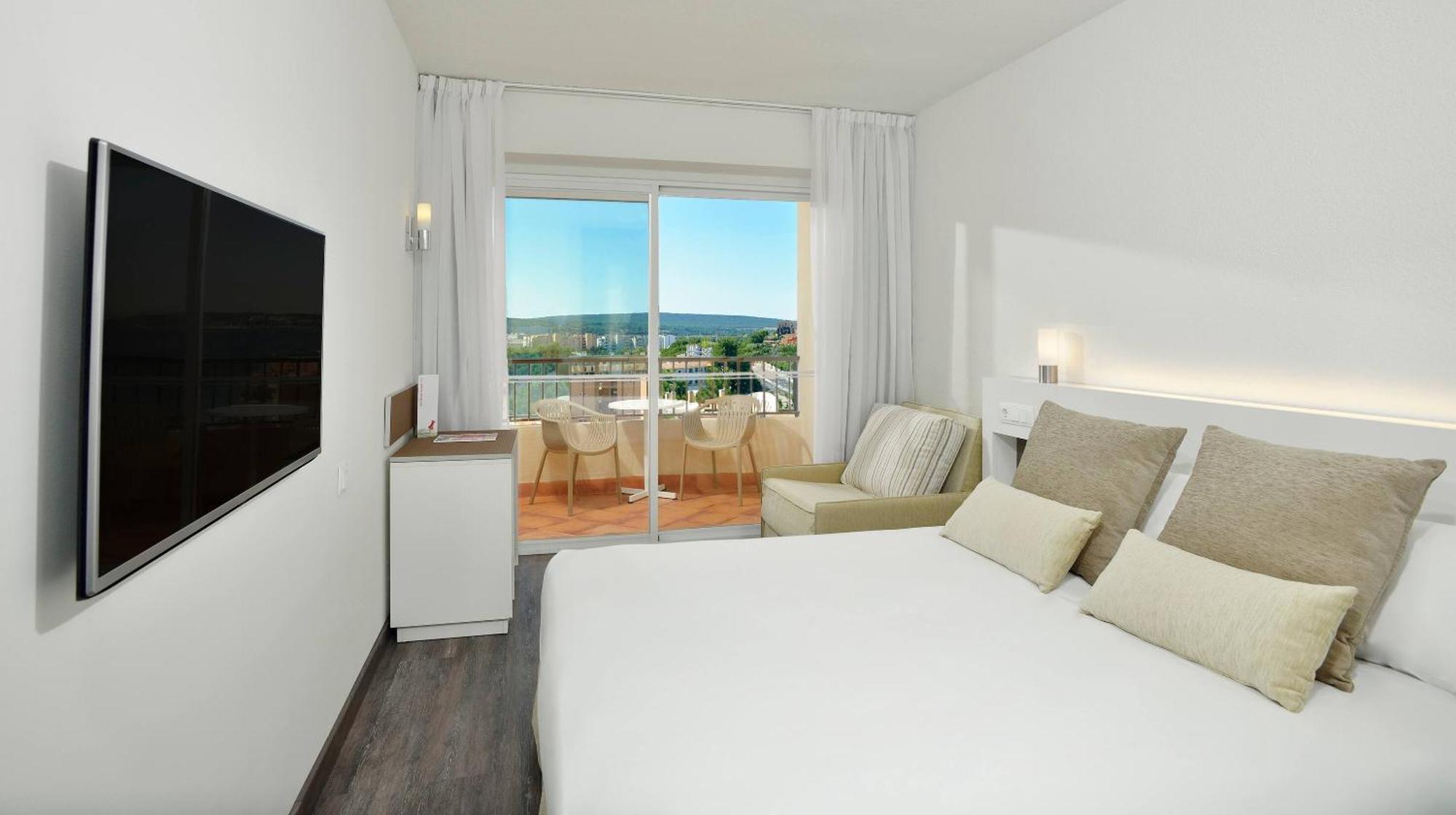 Sol Room Pool View