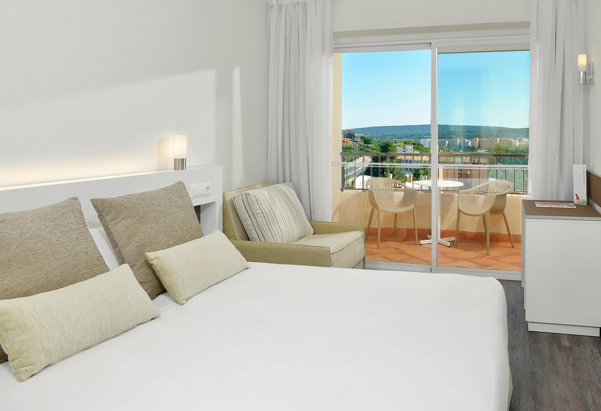 Sol Room Pool View
