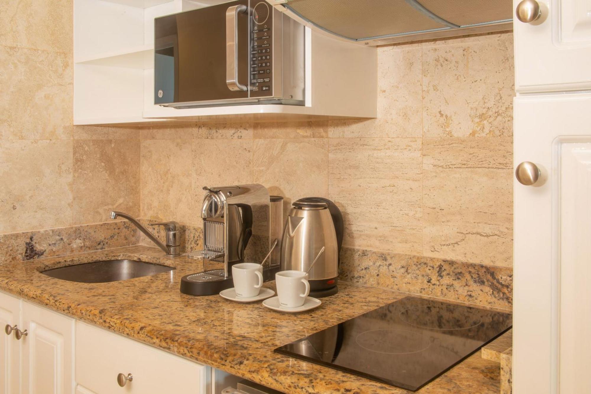 Premium One-Bedroom Suite Sea View