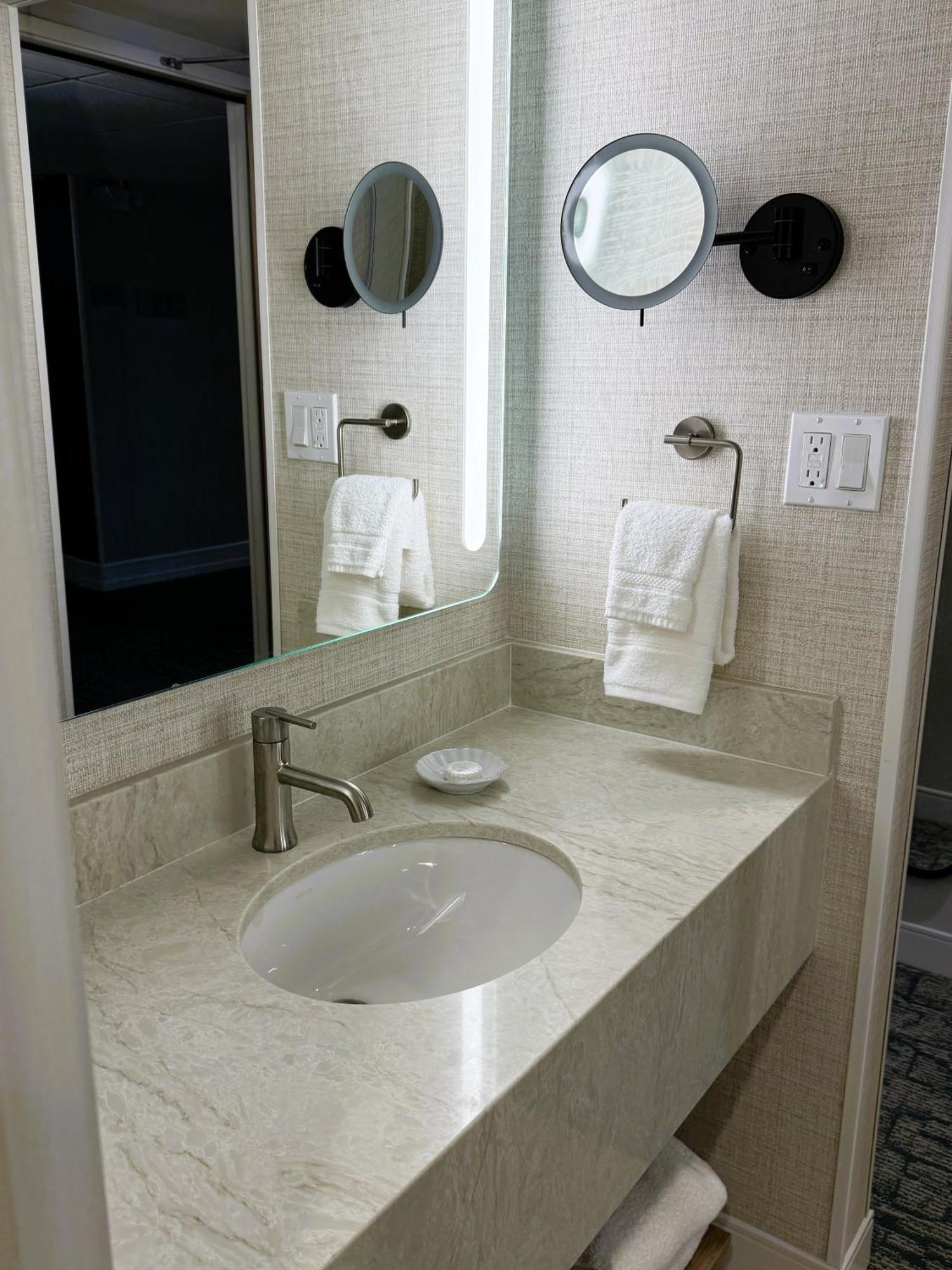 Deluxe Room 2 Queen Beds Balcony Upper Floors