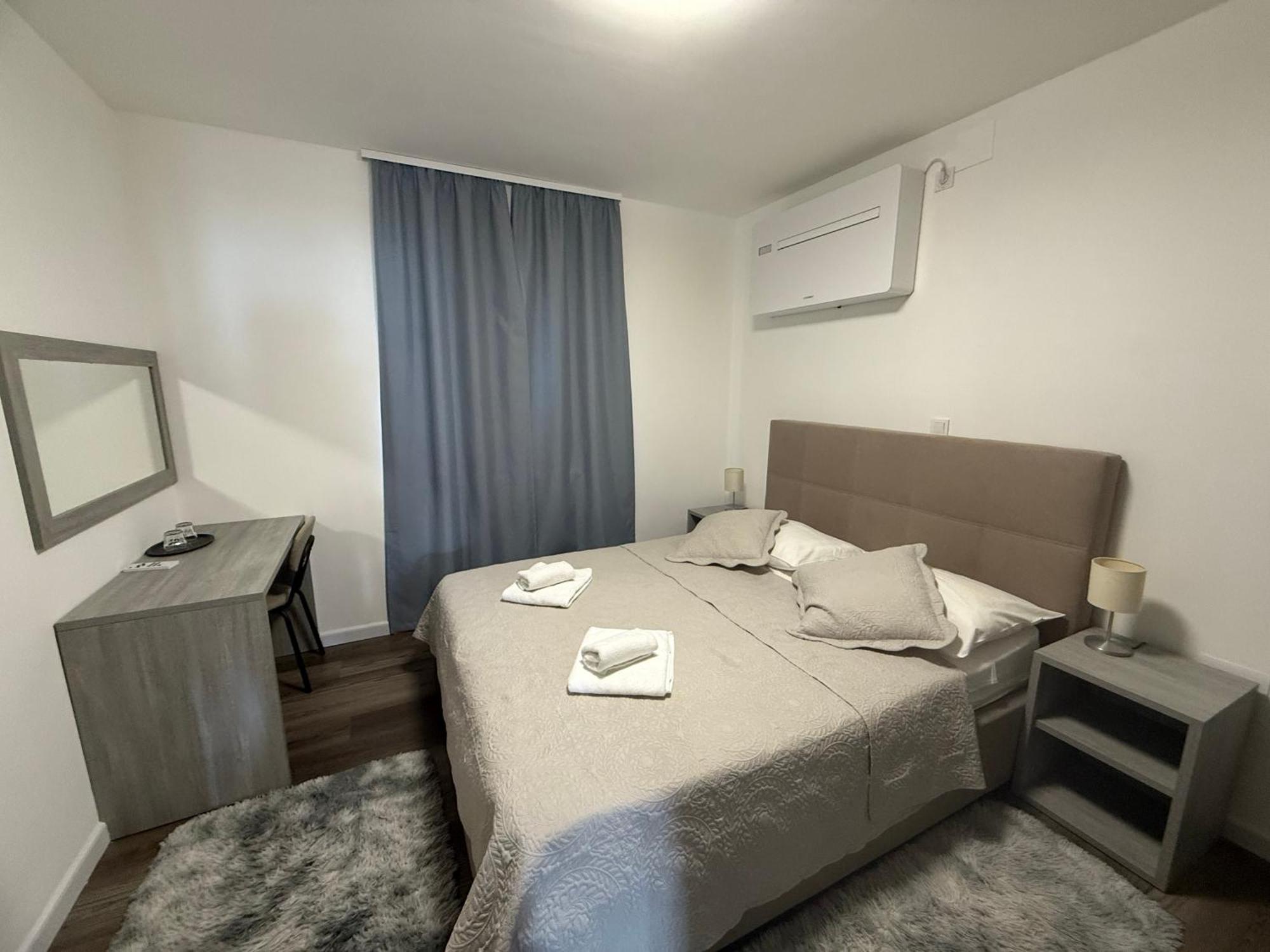 Double or Twin Room Park Side