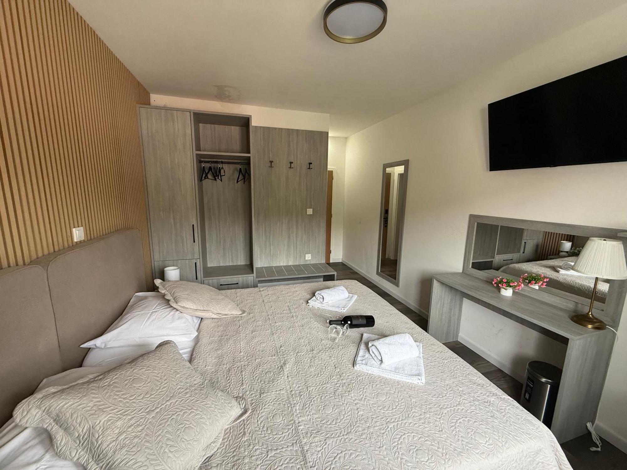 Double or Twin Room Park Side