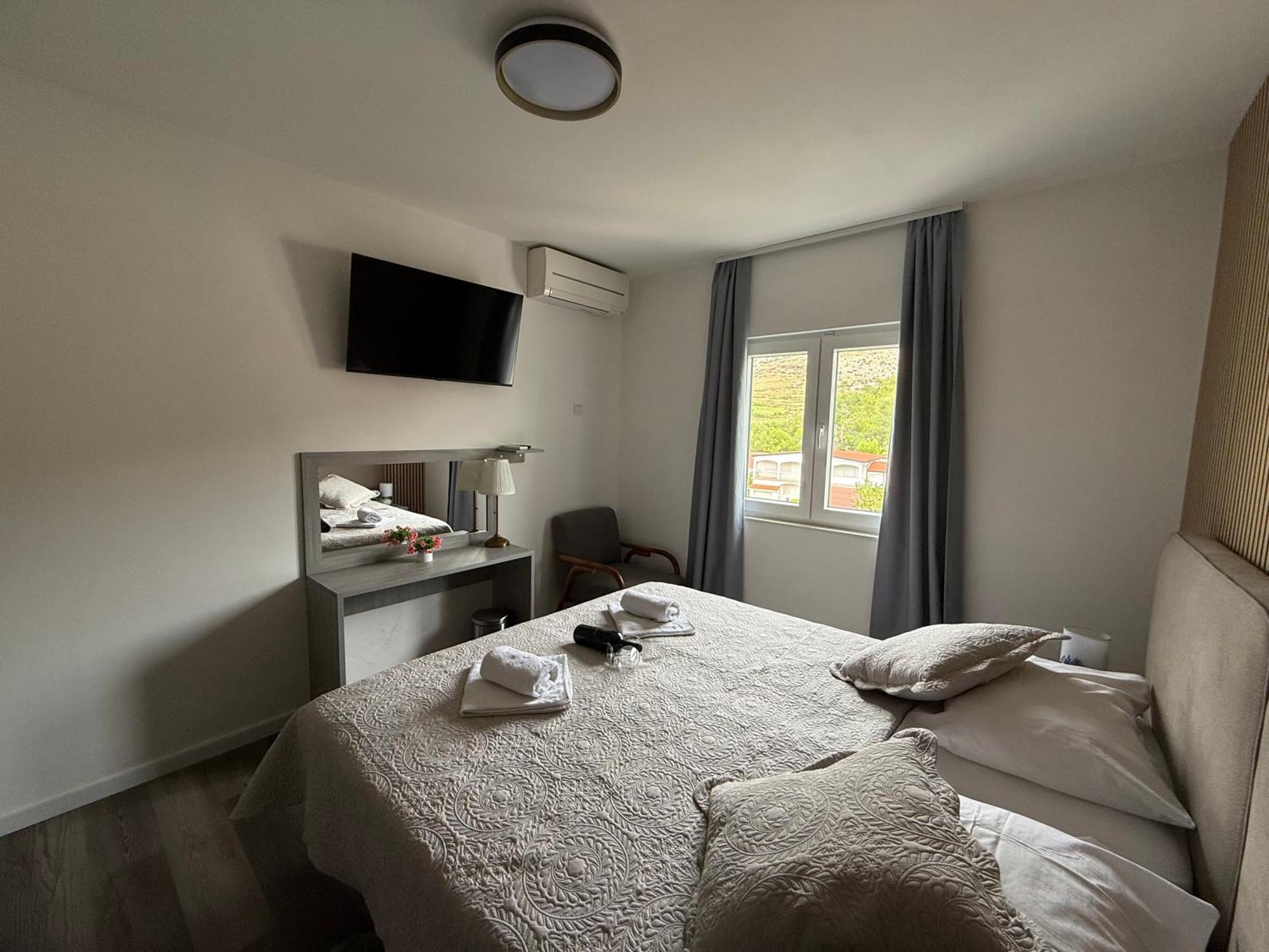 Double or Twin Room Park Side