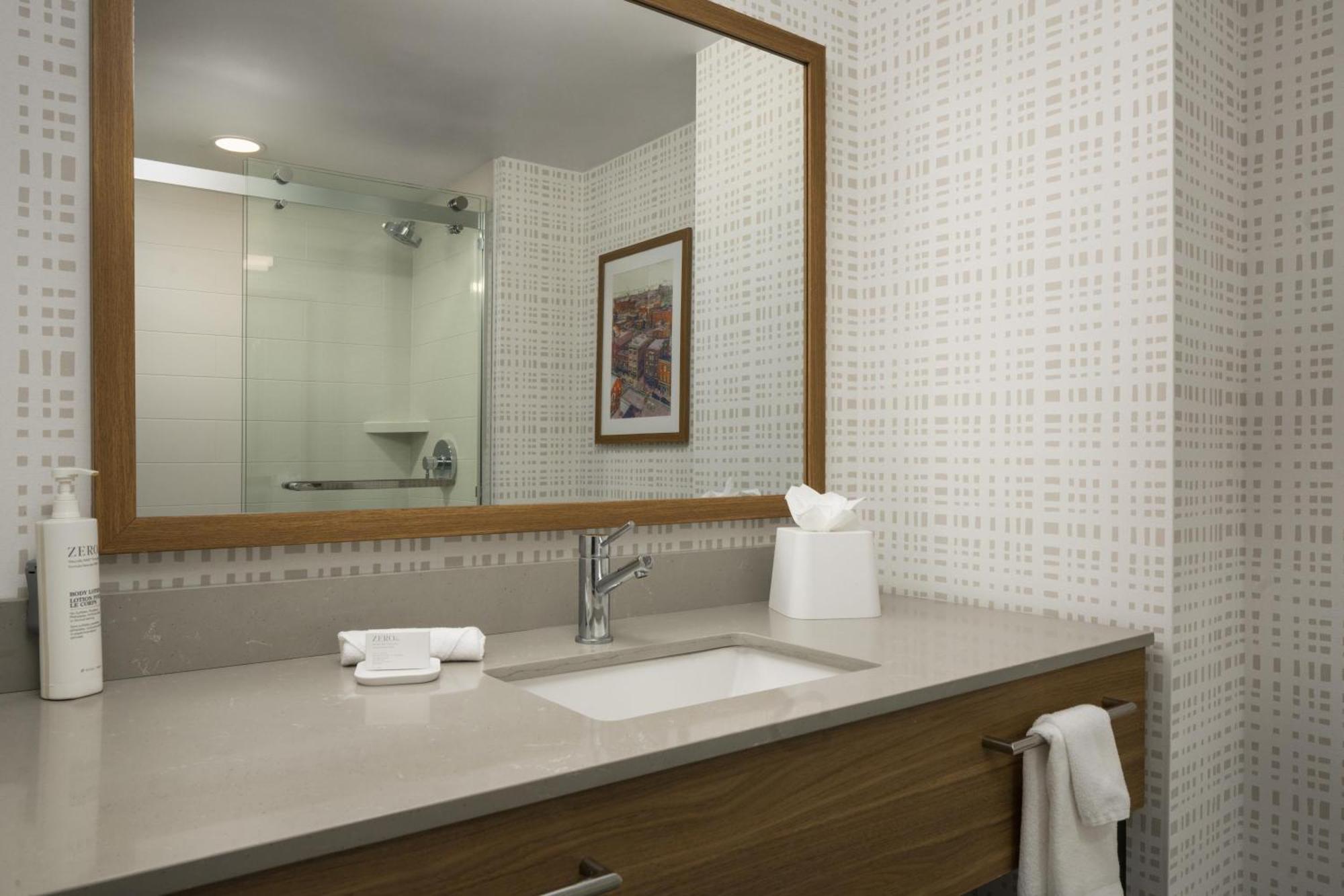 King Room Hearing Access or Non-Smoking