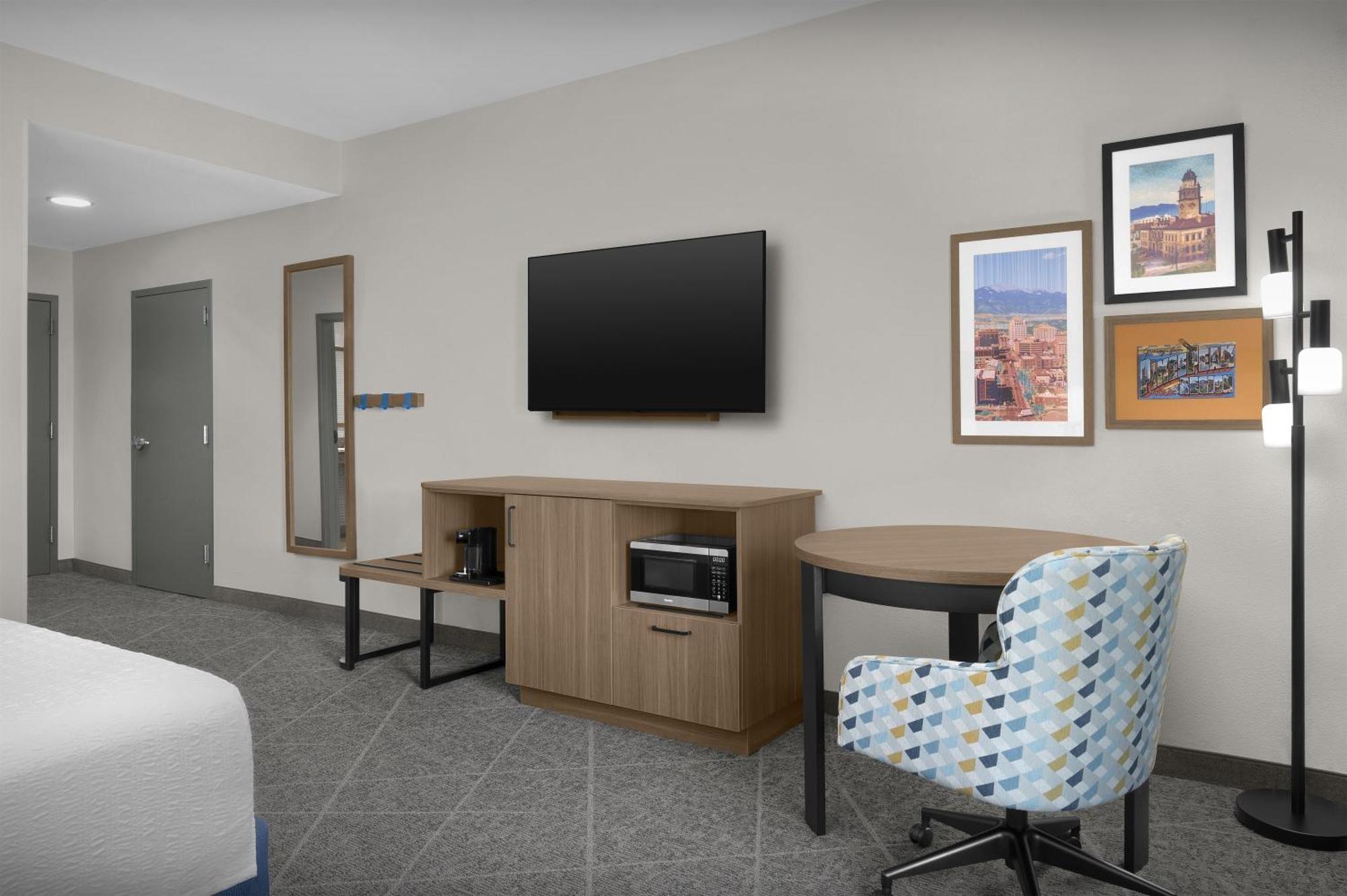 King Room Bath Tub Mobility Access