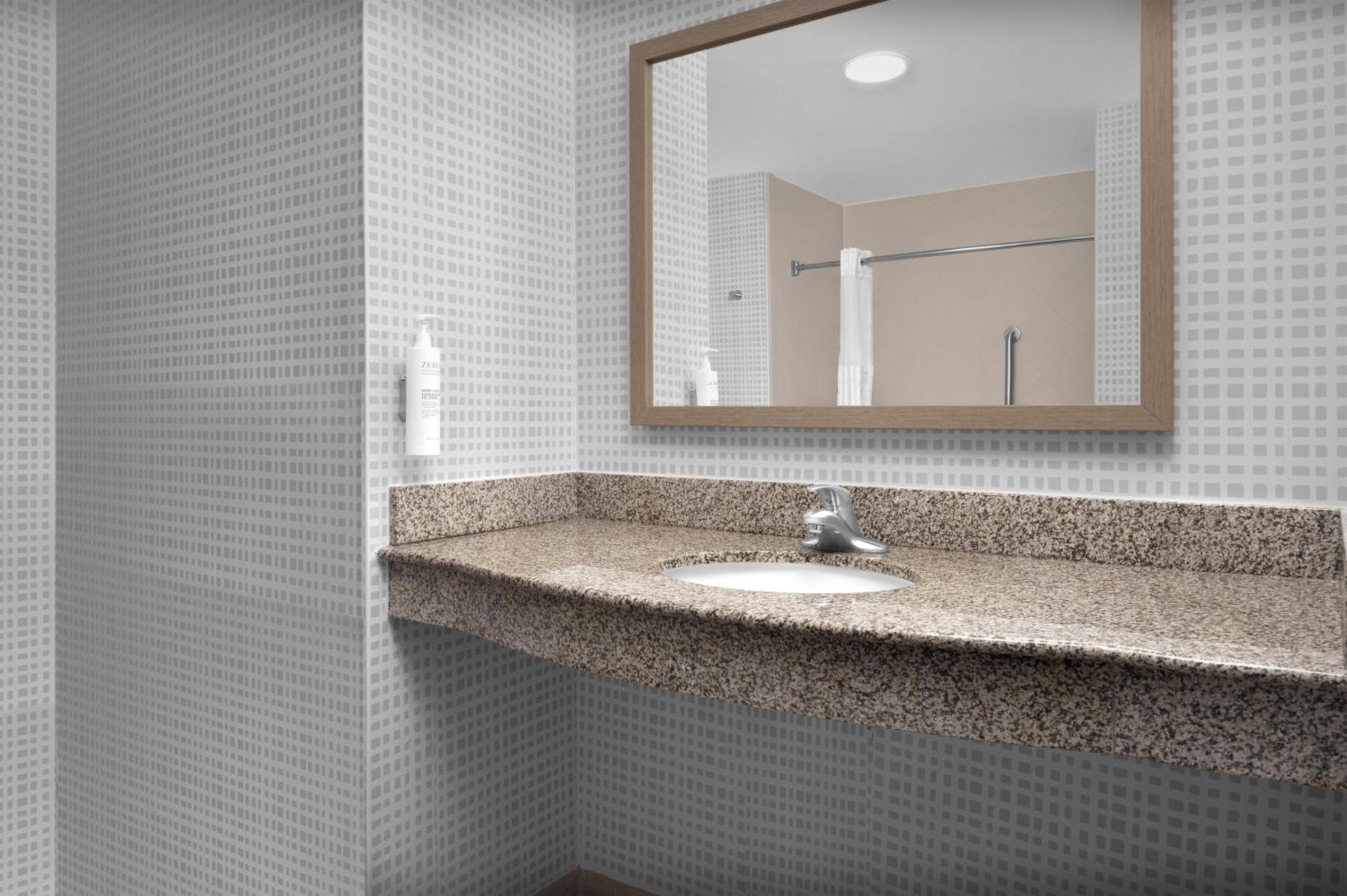 King Room Bath Tub Mobility Access