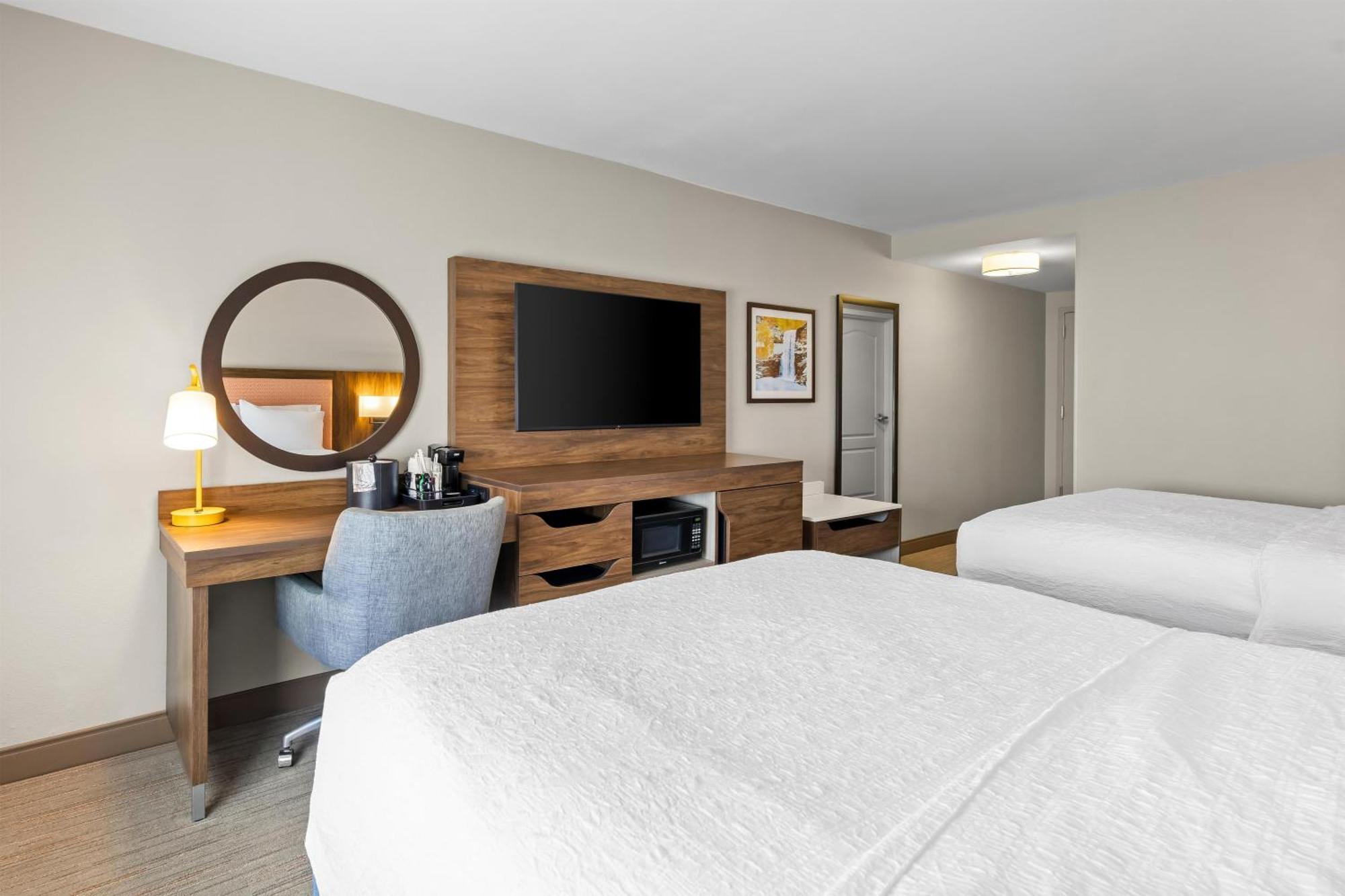 Deluxe Queen Room Two Queen Beds Non-Smoking