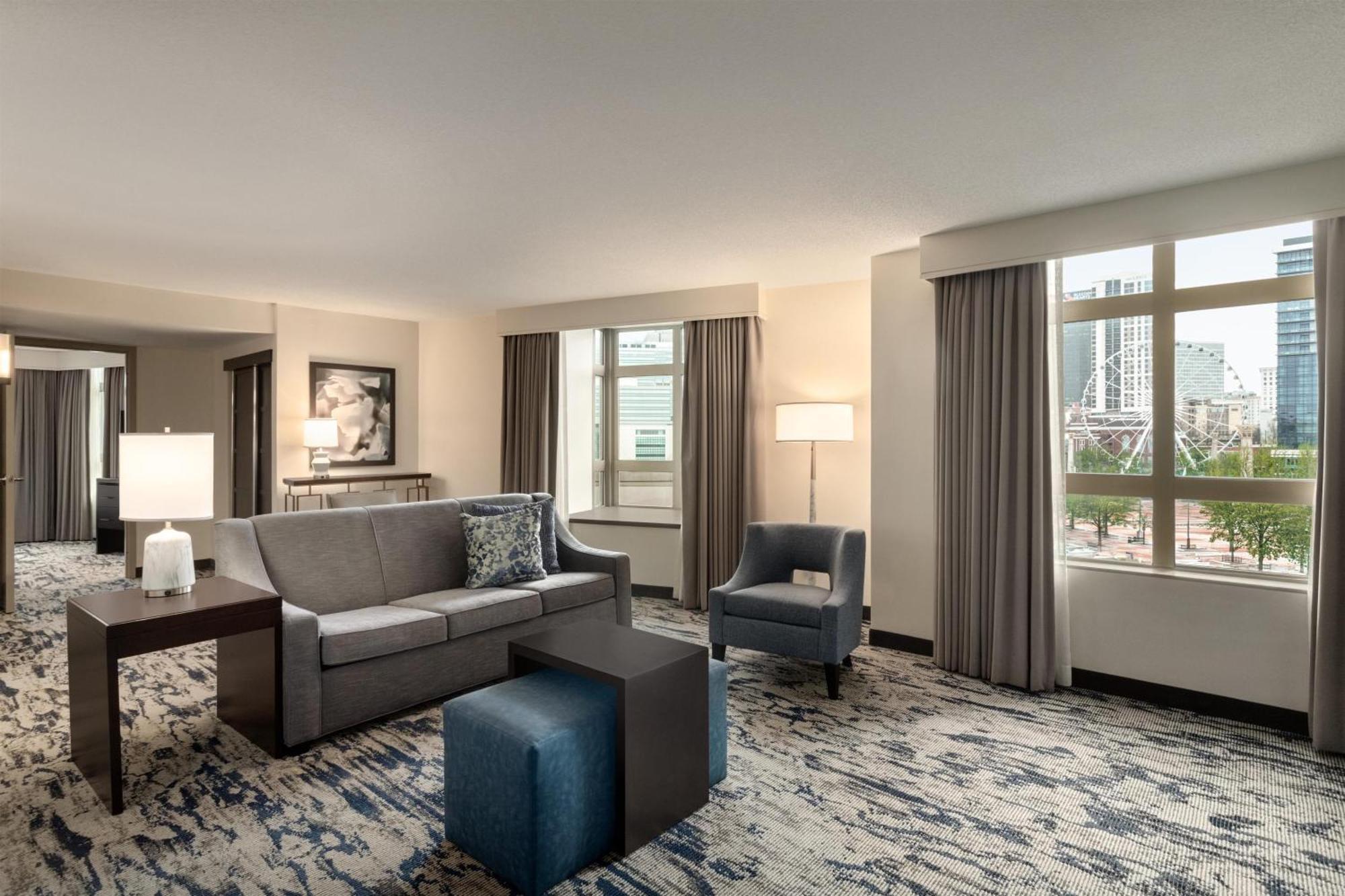 Corner King Suite Park View