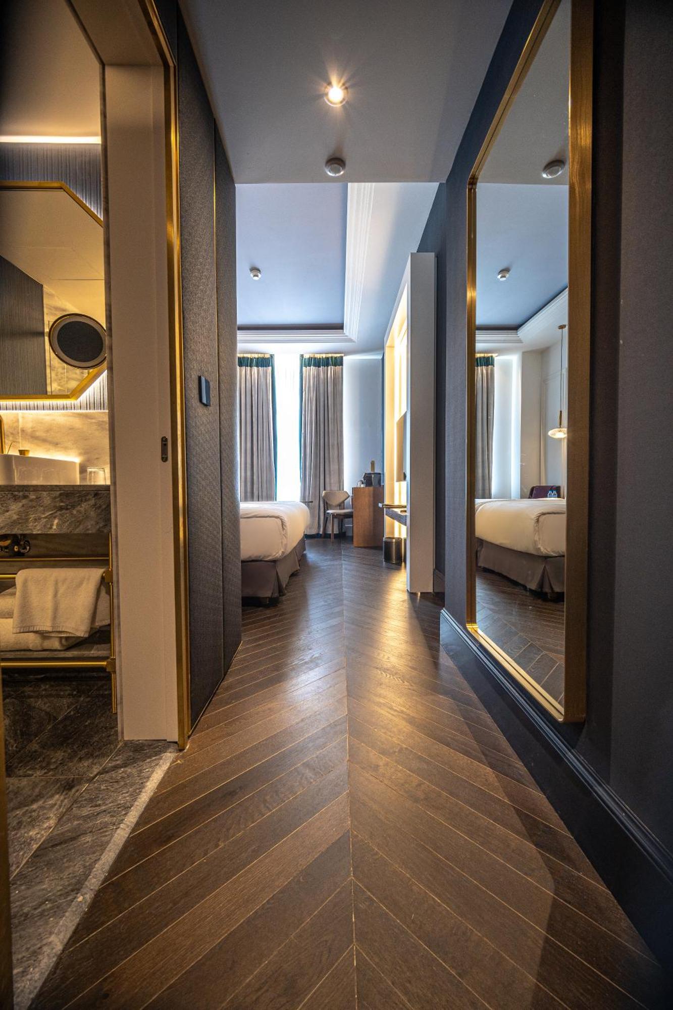 Deluxe Suite 1 King Bed View to Sveta Nedelya Square