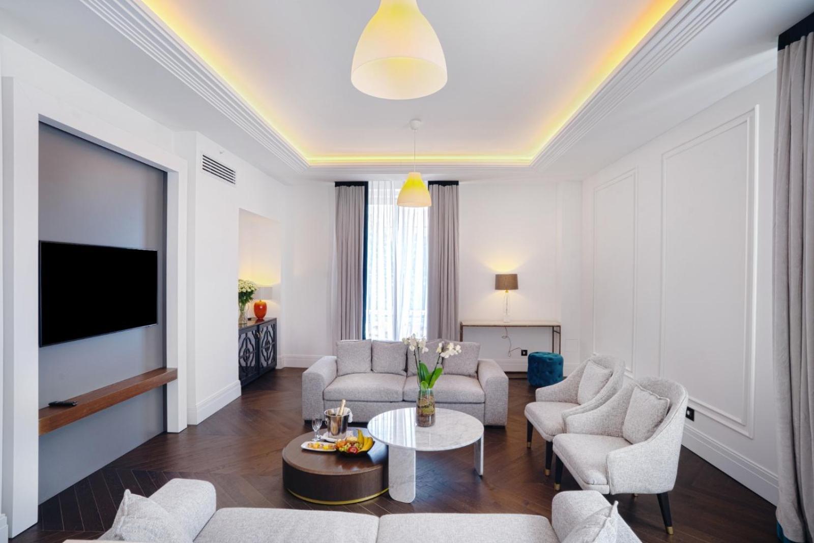 1 Bedroom Presidential Suite 1 King bed Sveta Nedelya view
