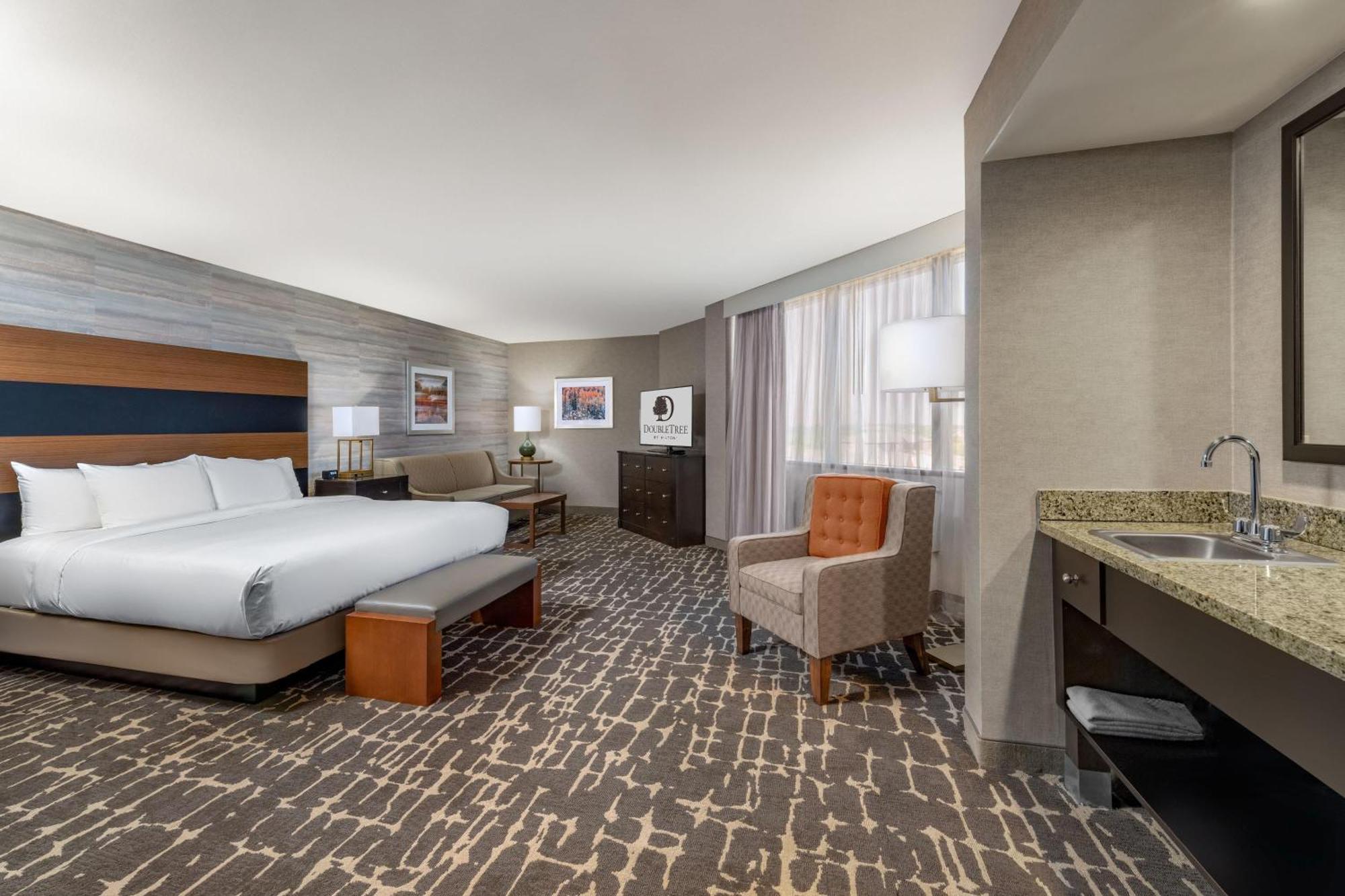 King Corner Room