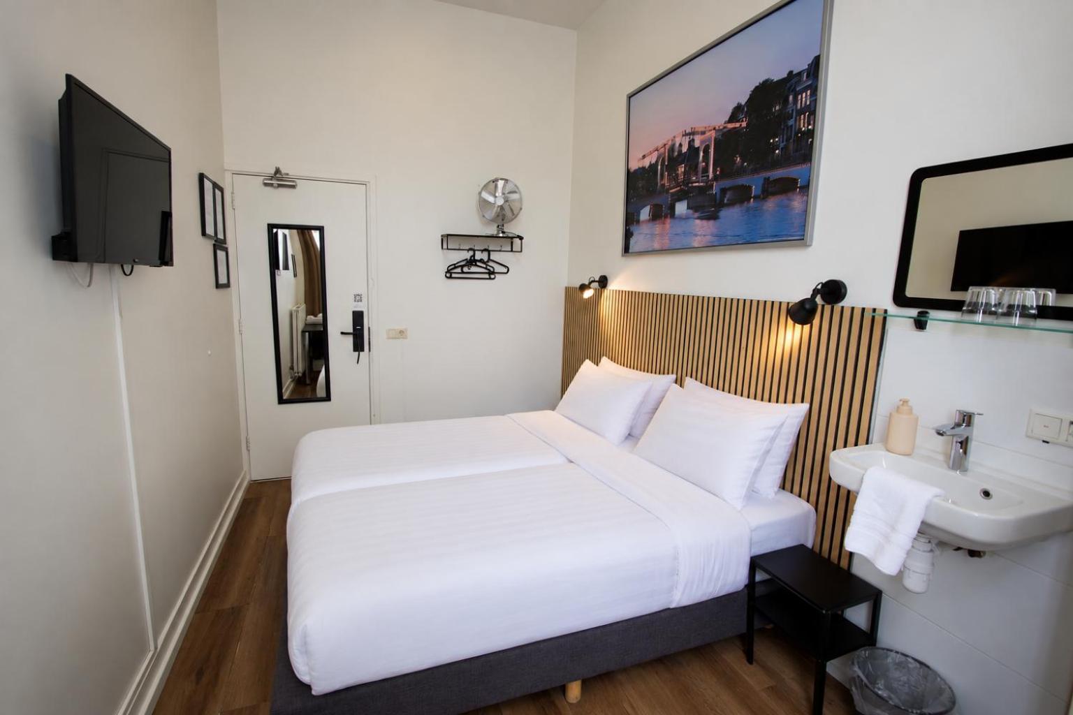 Twin Room Shower